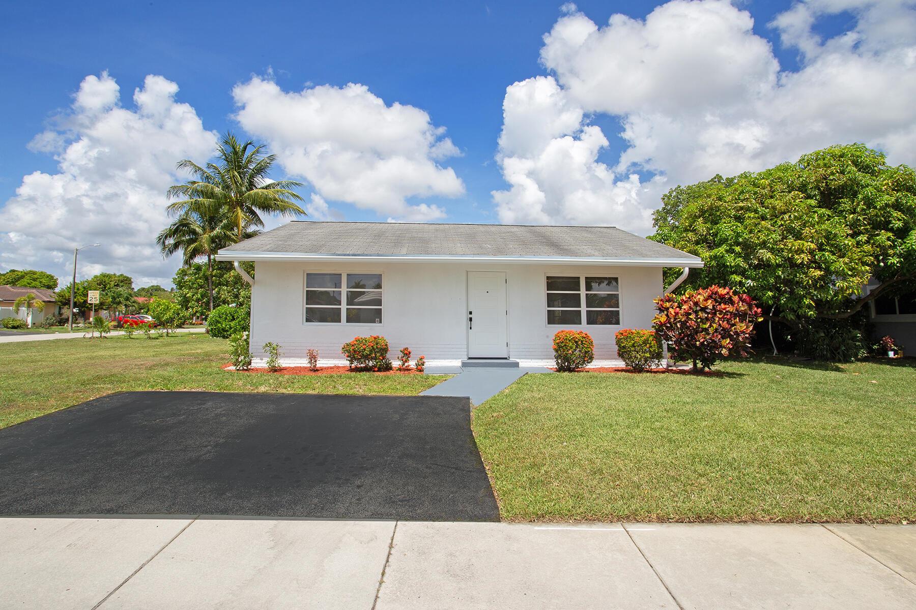 7609 NW 70th Ave