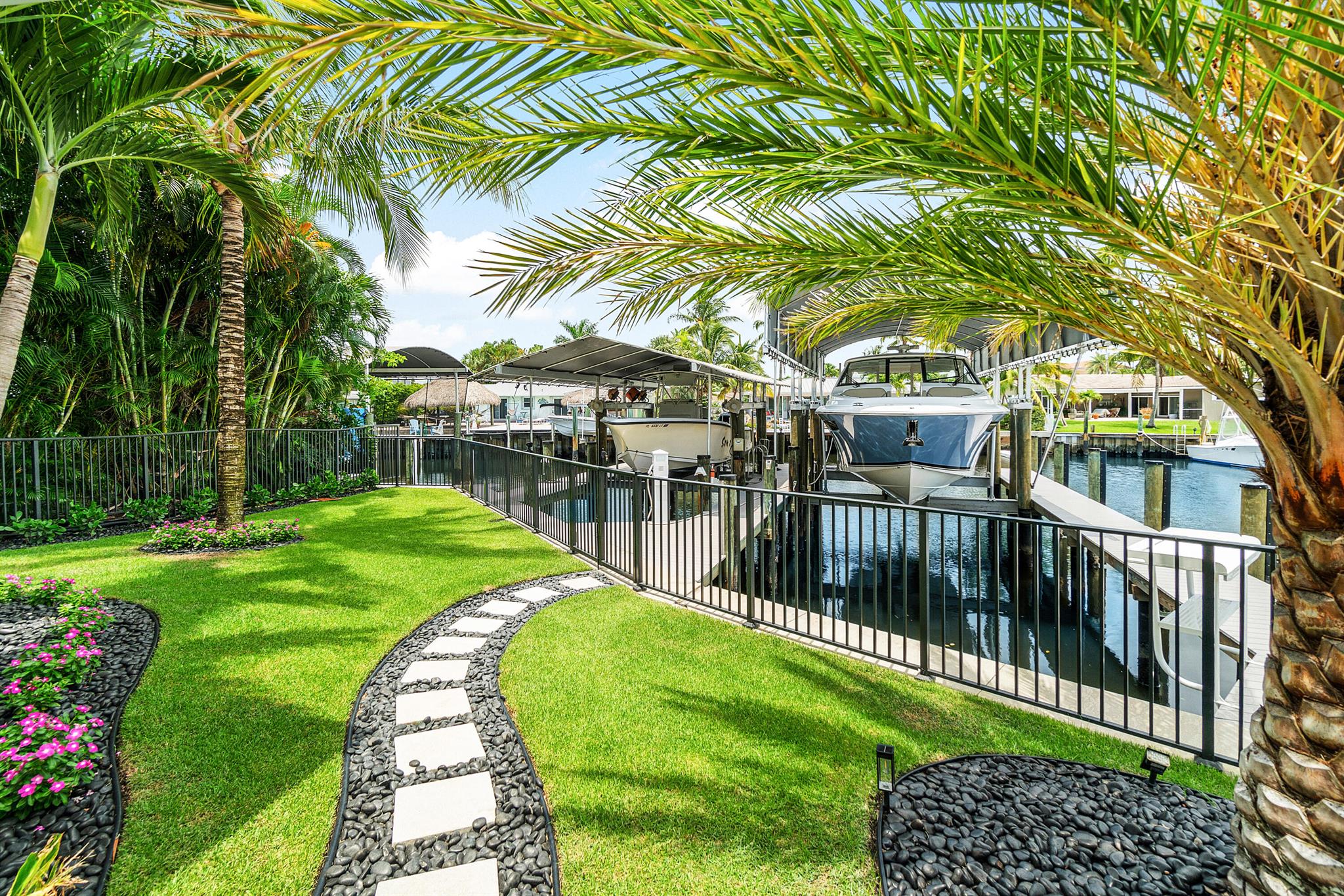 14061 Paradise Pt Rd Palm Beach Gardens, FL 33410 14061 Paradise Pt Rd Palm Beach Gardens, FL 33410