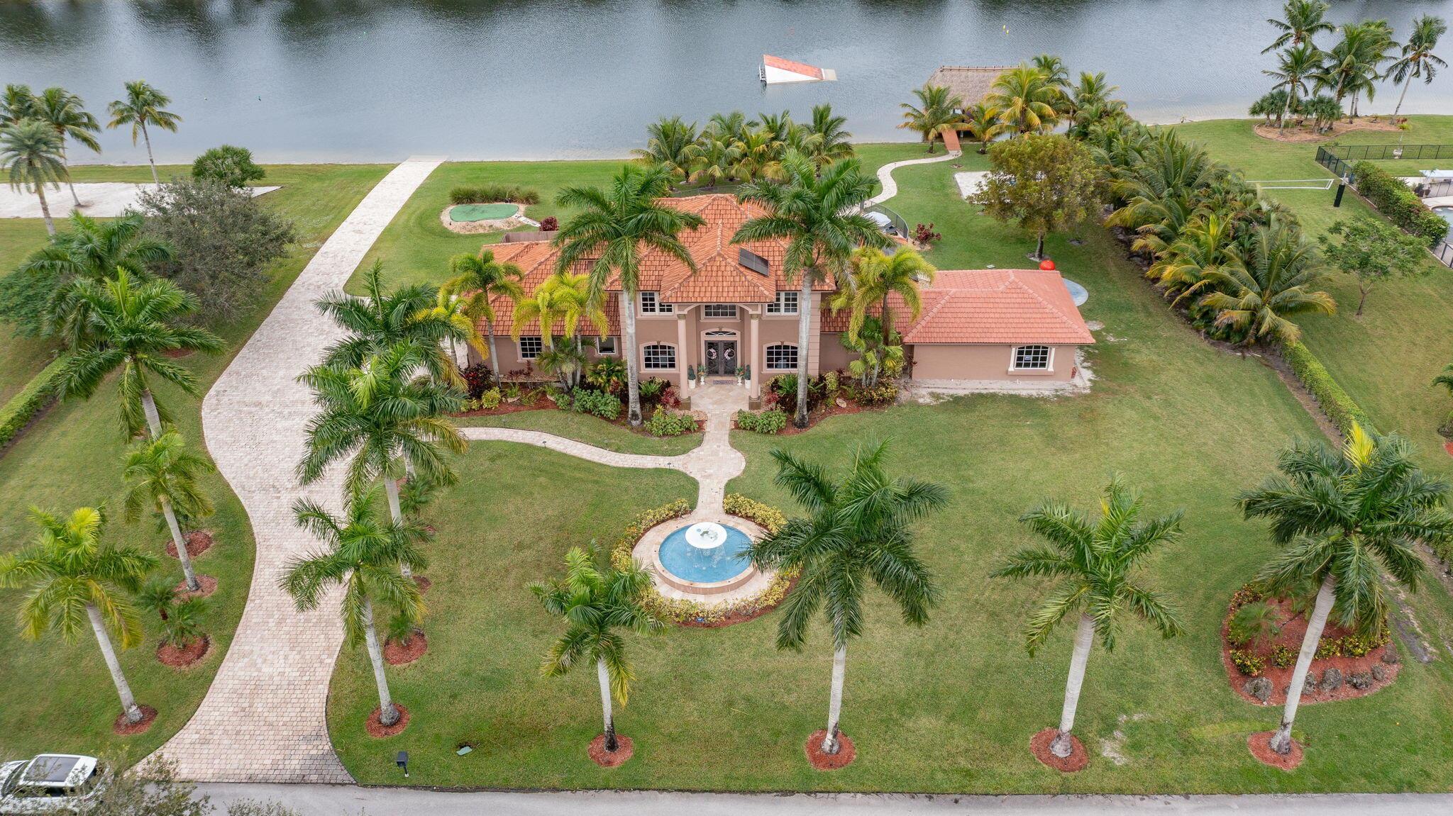 5660 Lago Del Sol Dr