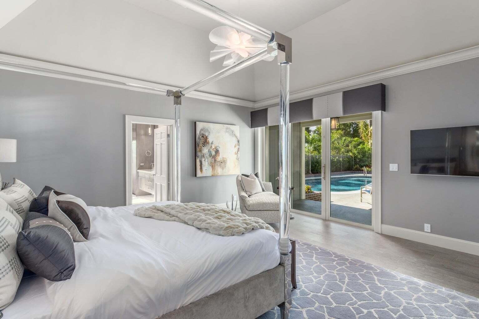 15 S Lake Trl Palm Beach, FL 33480