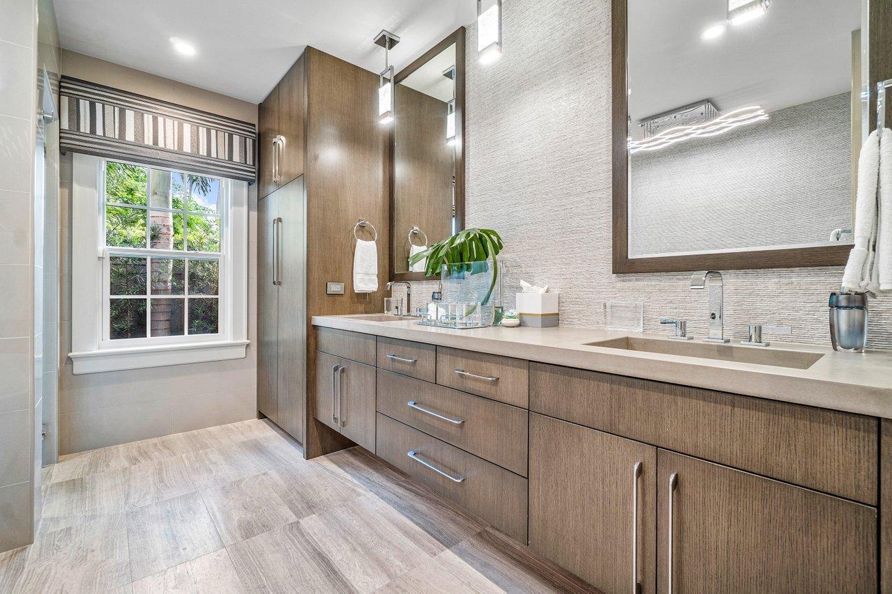 15 S Lake Trl Palm Beach, FL 33480