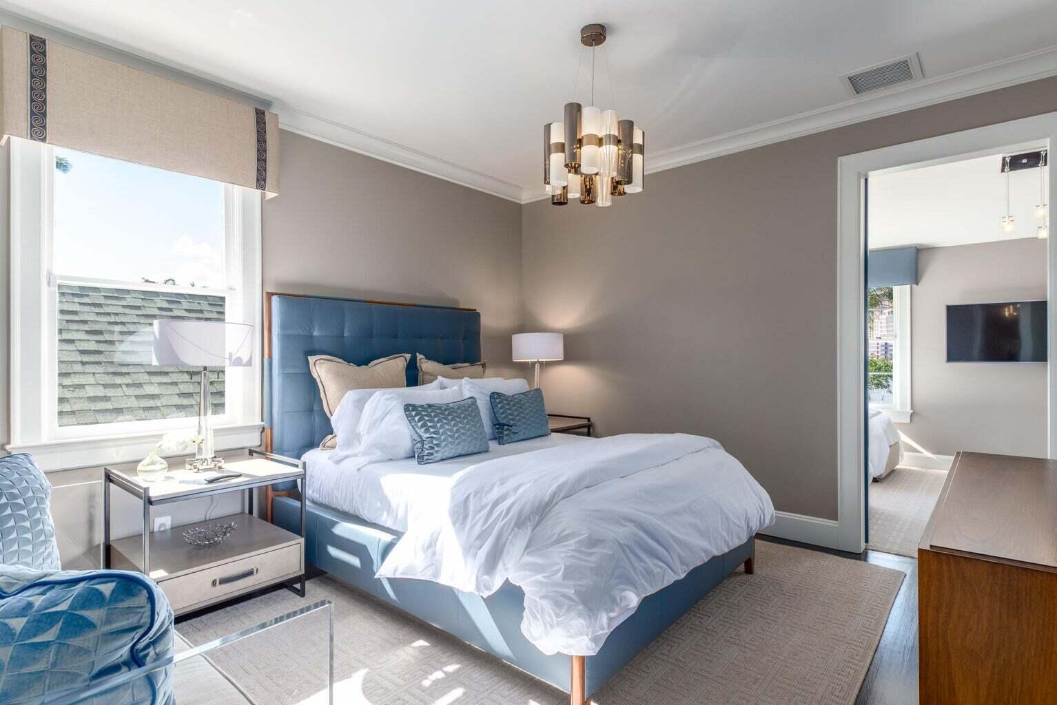 15 S Lake Trl Palm Beach, FL 33480