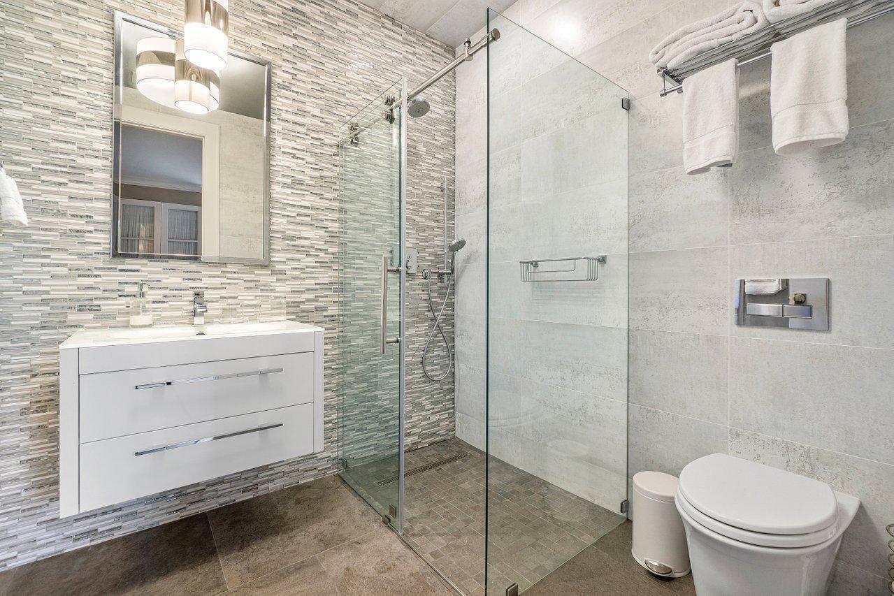 15 S Lake Trl Palm Beach, FL 33480