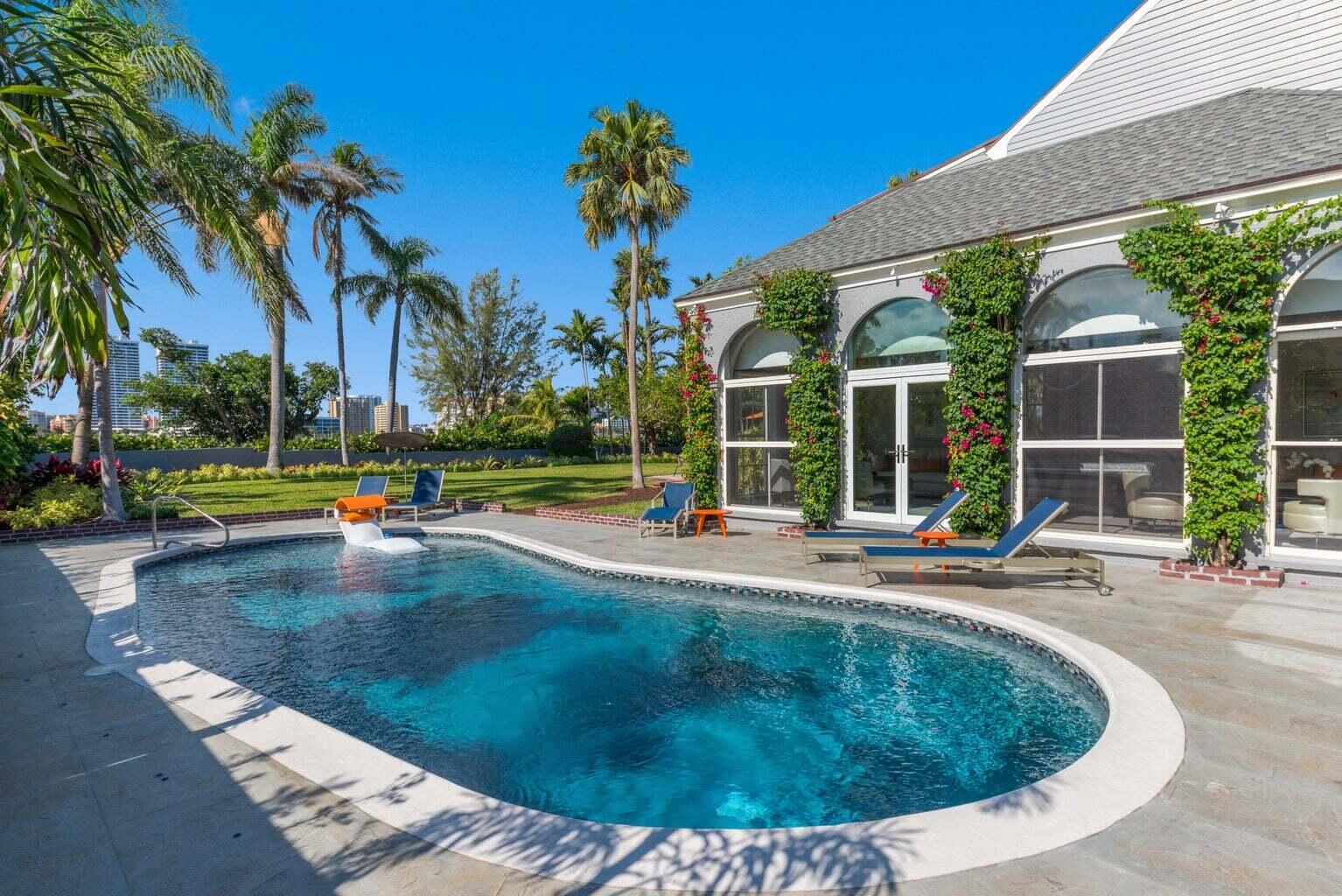 15 S Lake Trl Palm Beach, FL 33480