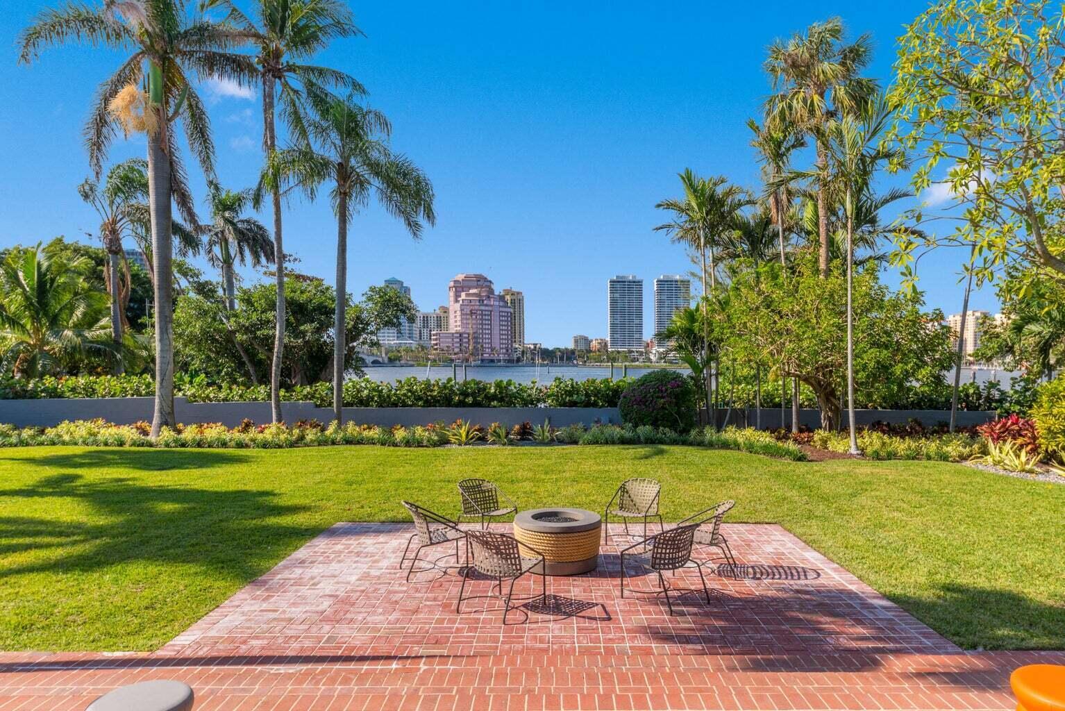 15 S Lake Trl Palm Beach, FL 33480