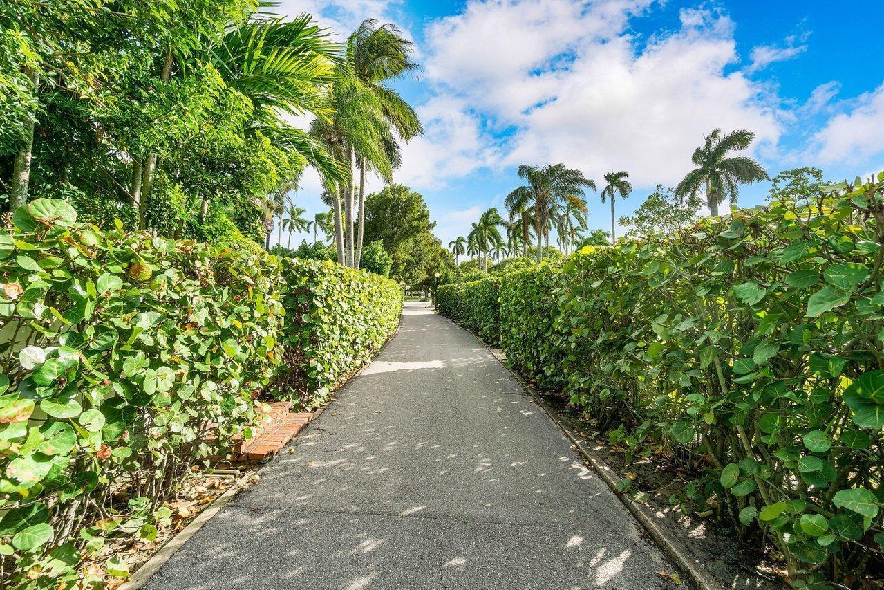 15 S Lake Trl Palm Beach, FL 33480
