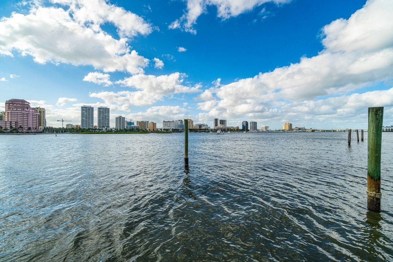 15 S Lake Trl Palm Beach, FL 33480