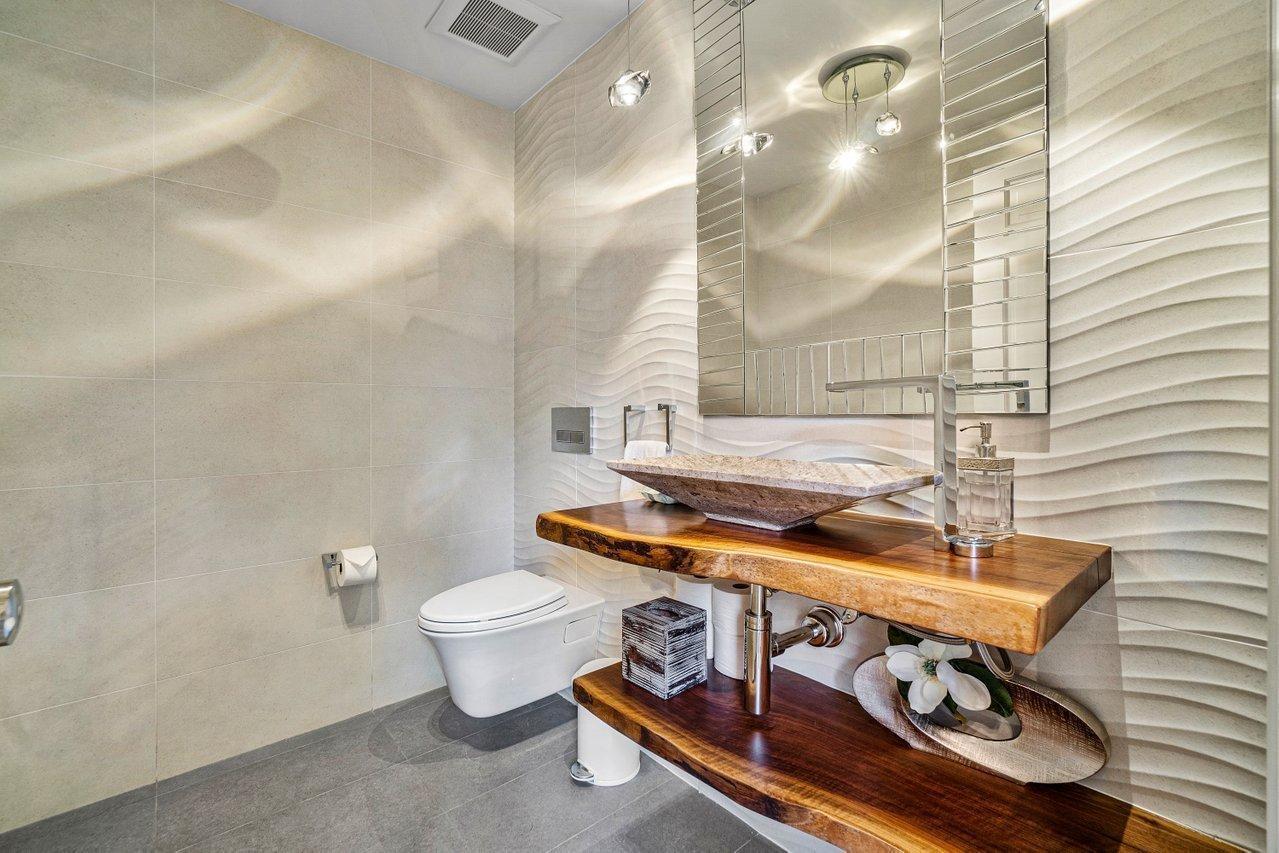 15 S Lake Trl Palm Beach, FL 33480