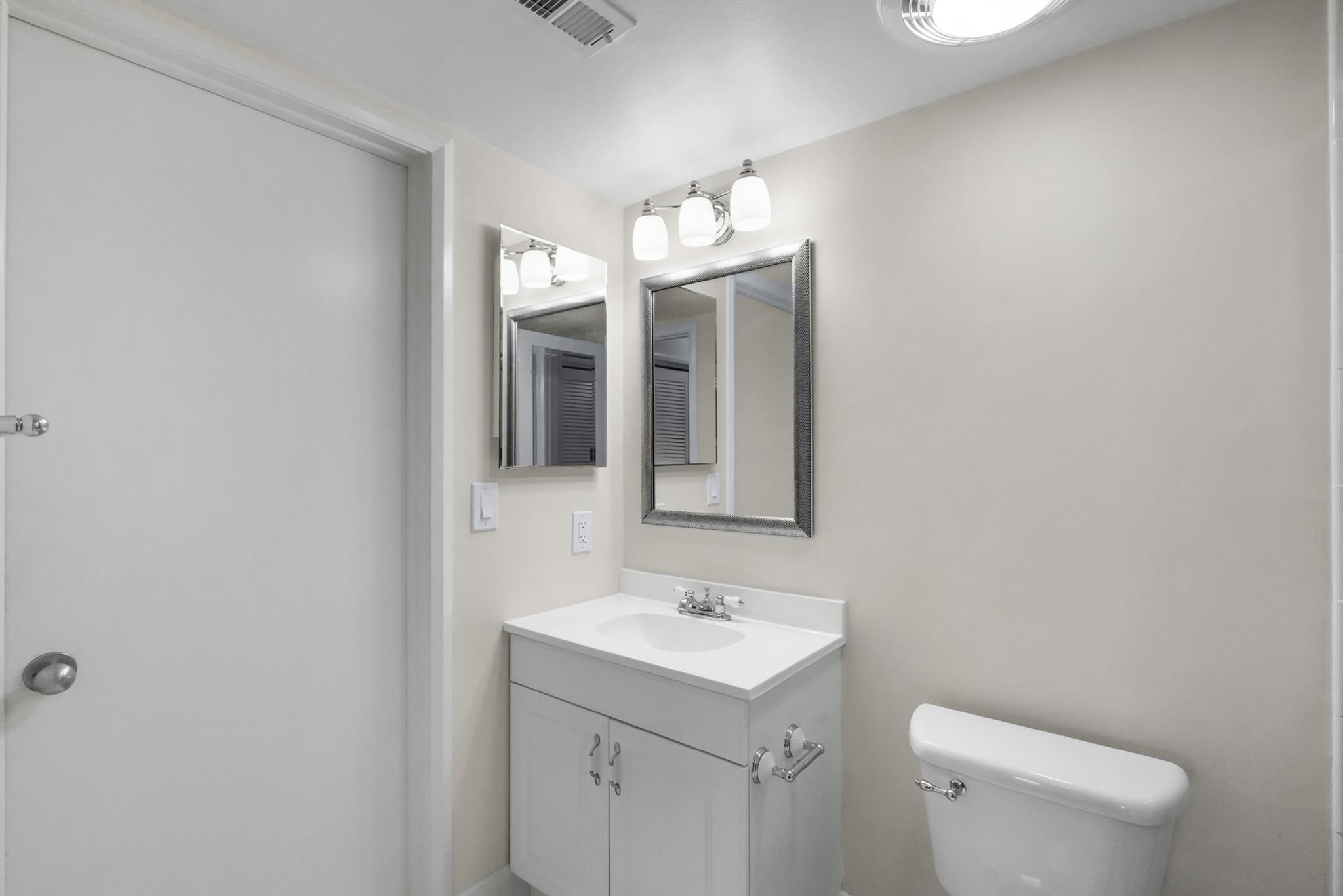 16 SE Turtle Crk Dr #E Tequesta, FL 33469