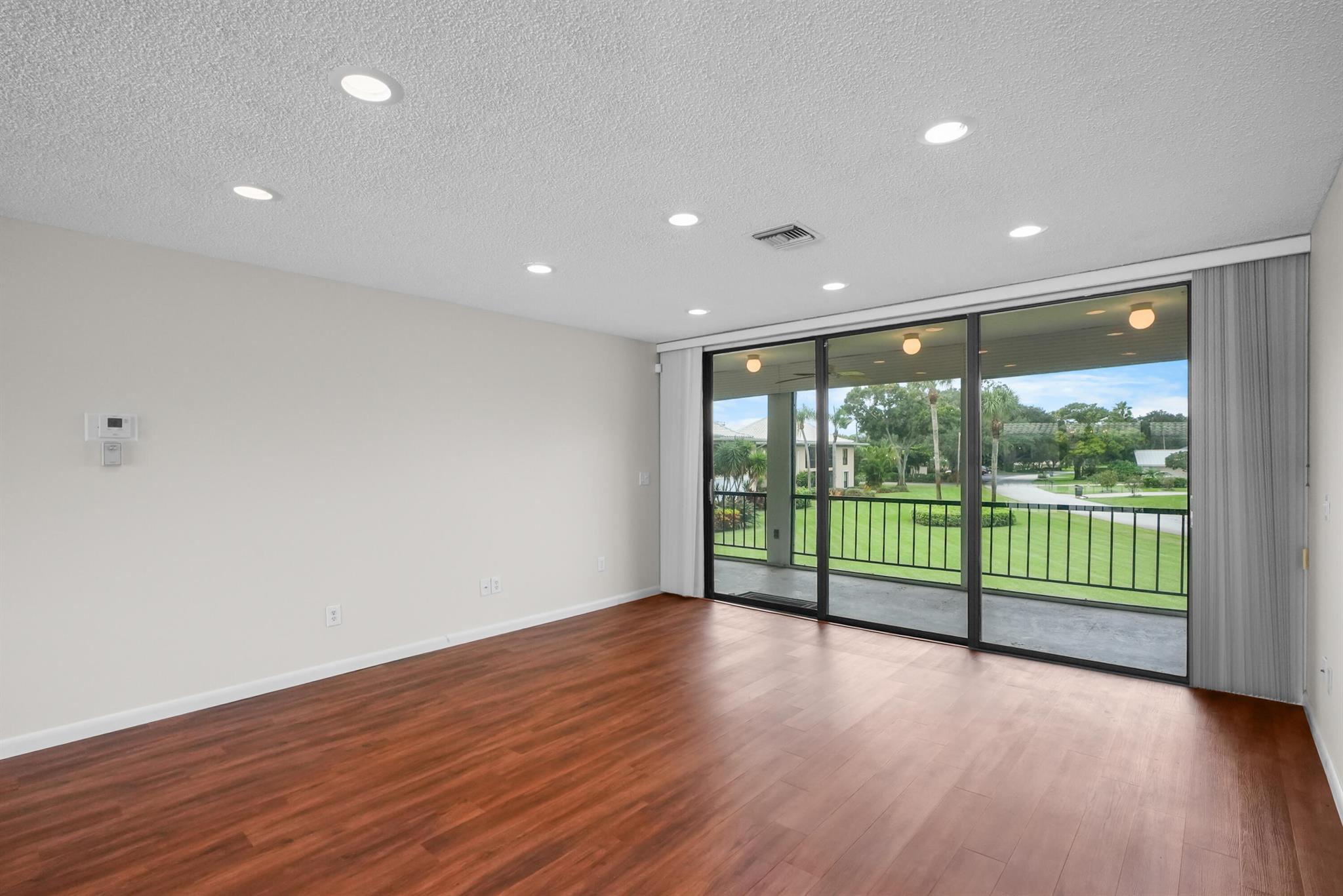 16 SE Turtle Crk Dr #E Tequesta, FL 33469