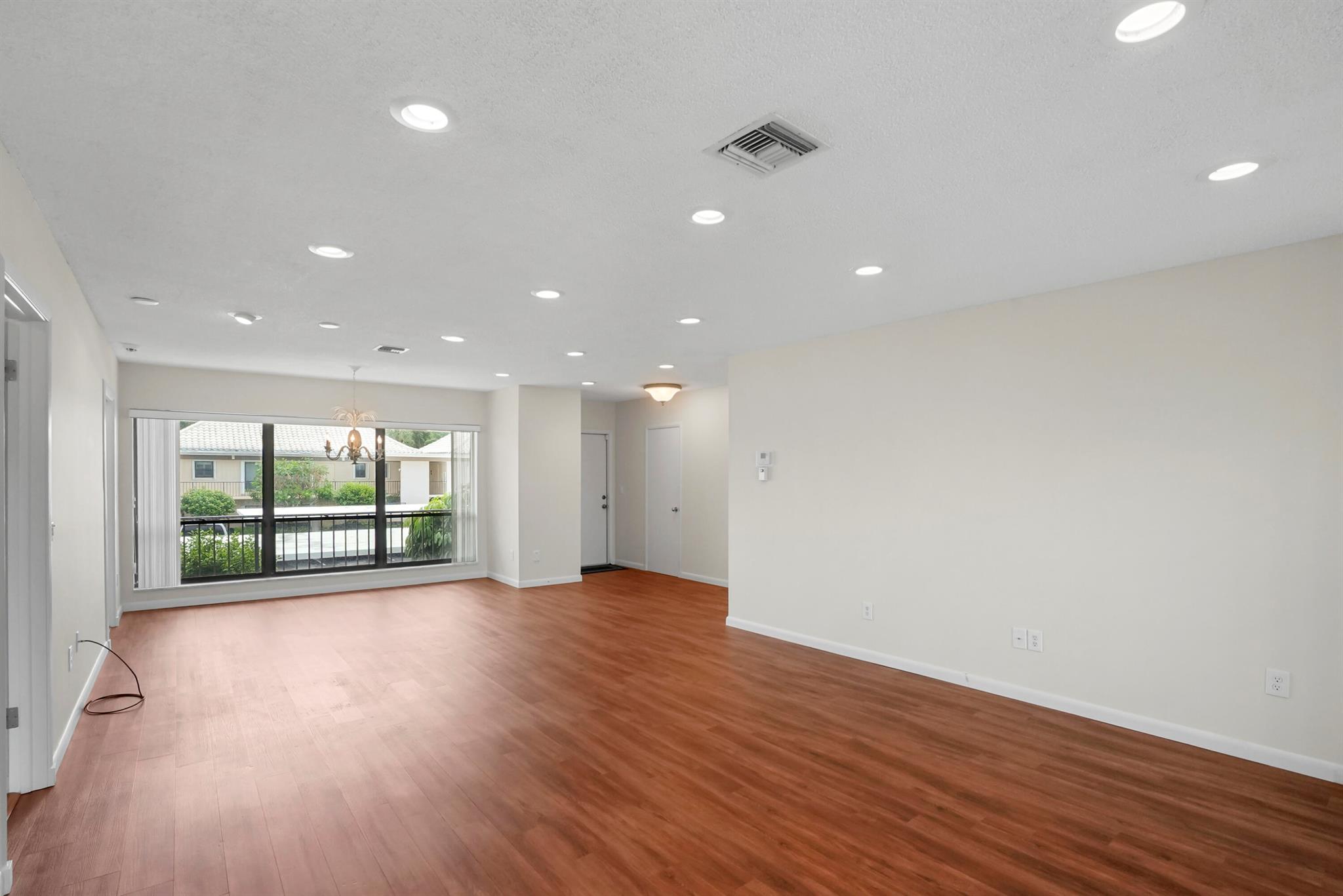 16 SE Turtle Crk Dr #E Tequesta, FL 33469