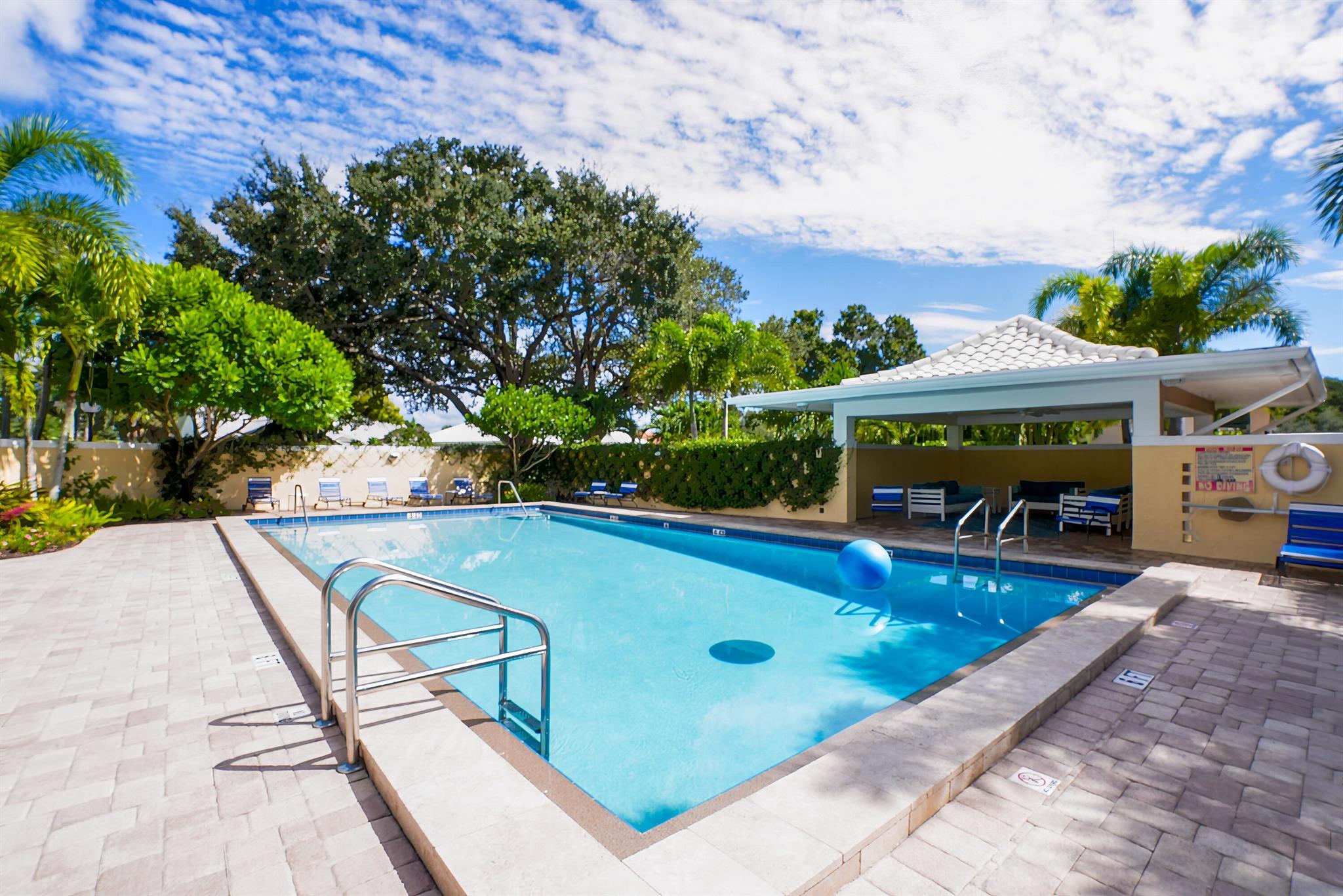 16 SE Turtle Crk Dr #E Tequesta, FL 33469