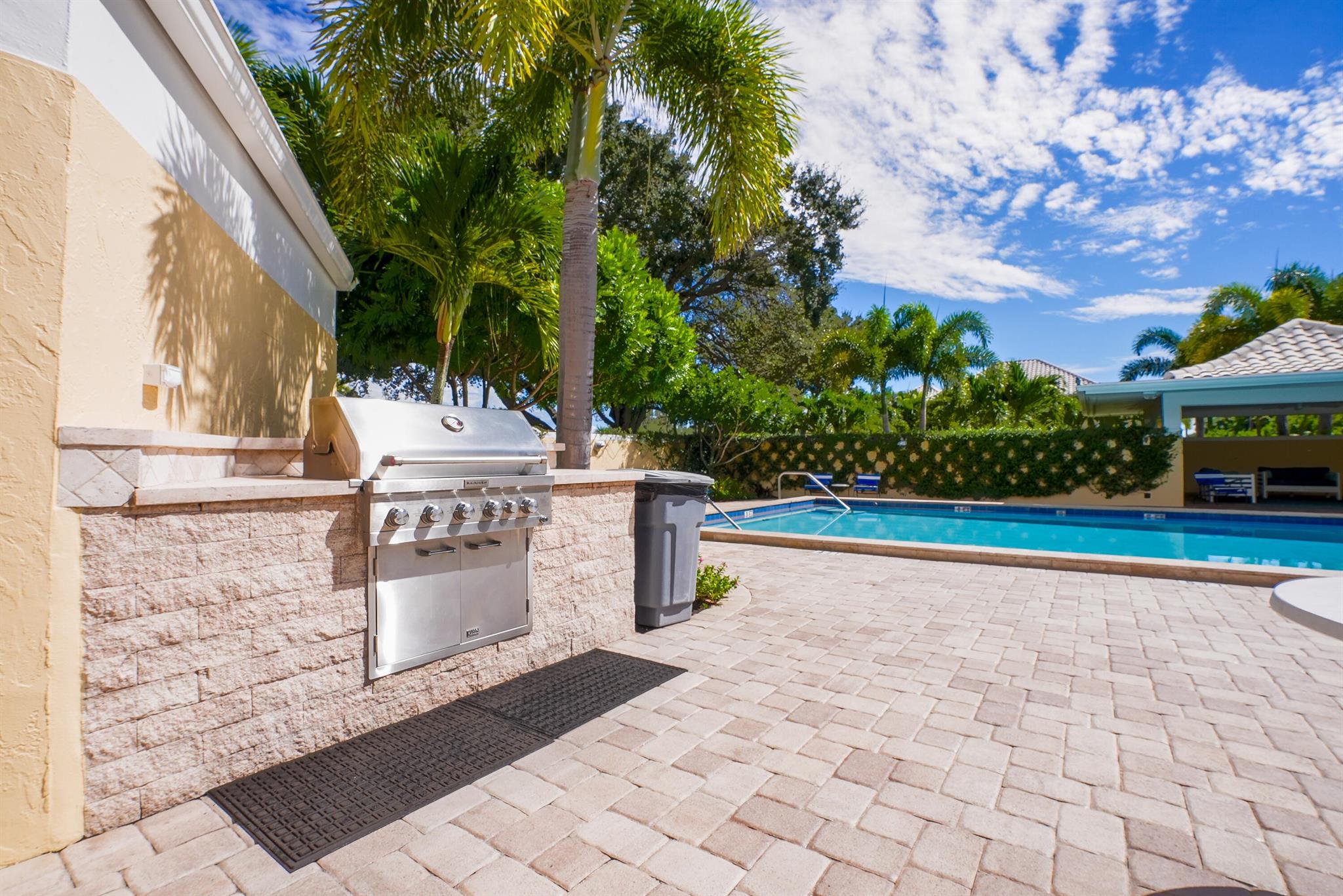 16 SE Turtle Crk Dr #E Tequesta, FL 33469