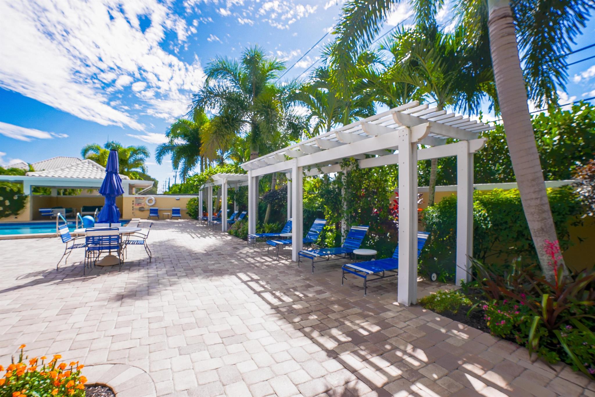 16 SE Turtle Crk Dr #E Tequesta, FL 33469