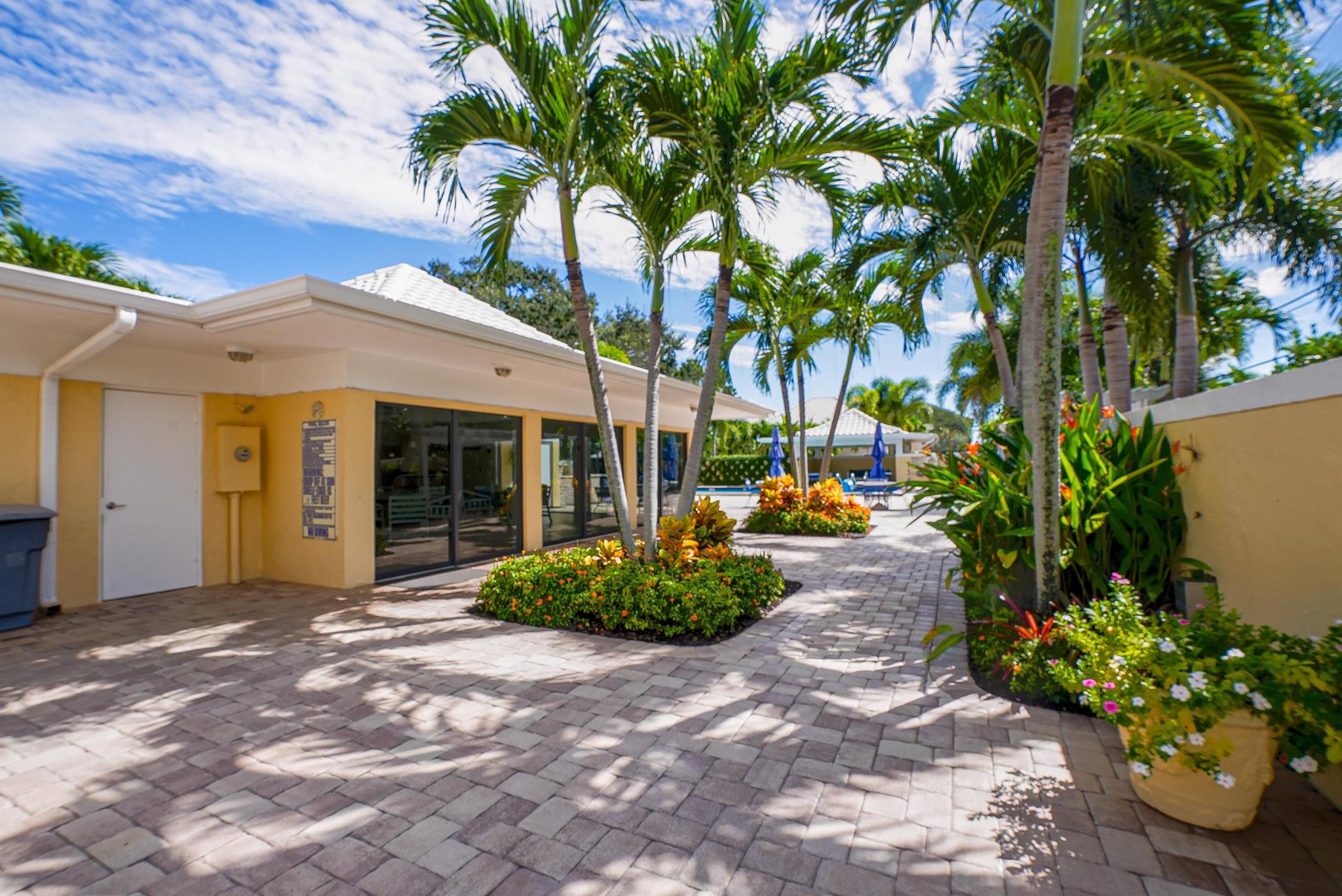 16 SE Turtle Crk Dr #E Tequesta, FL 33469