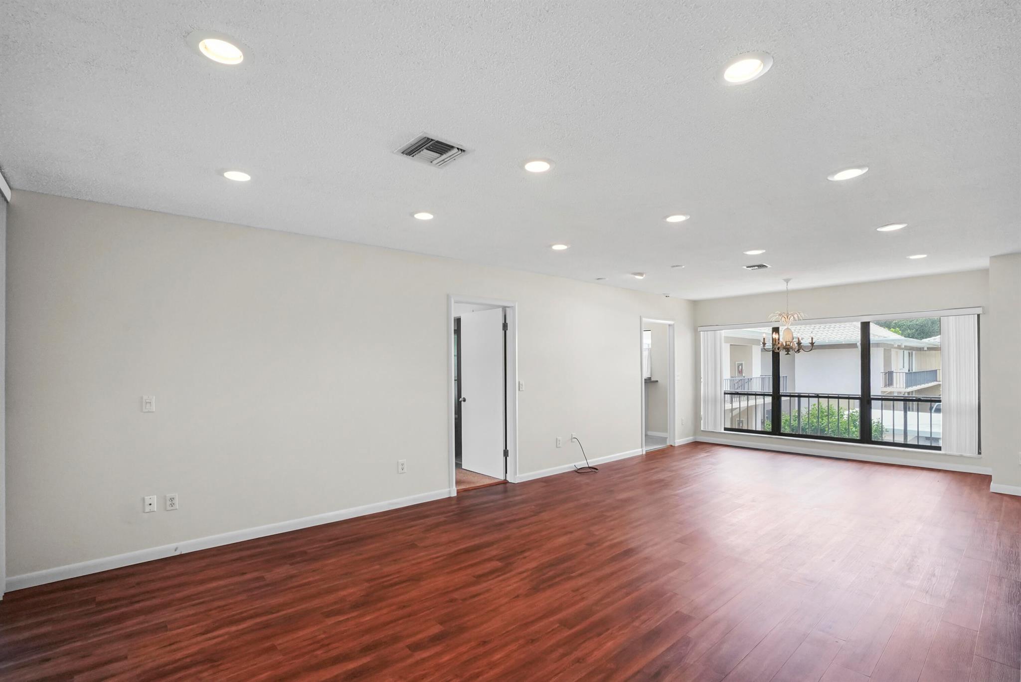 16 SE Turtle Crk Dr #E Tequesta, FL 33469