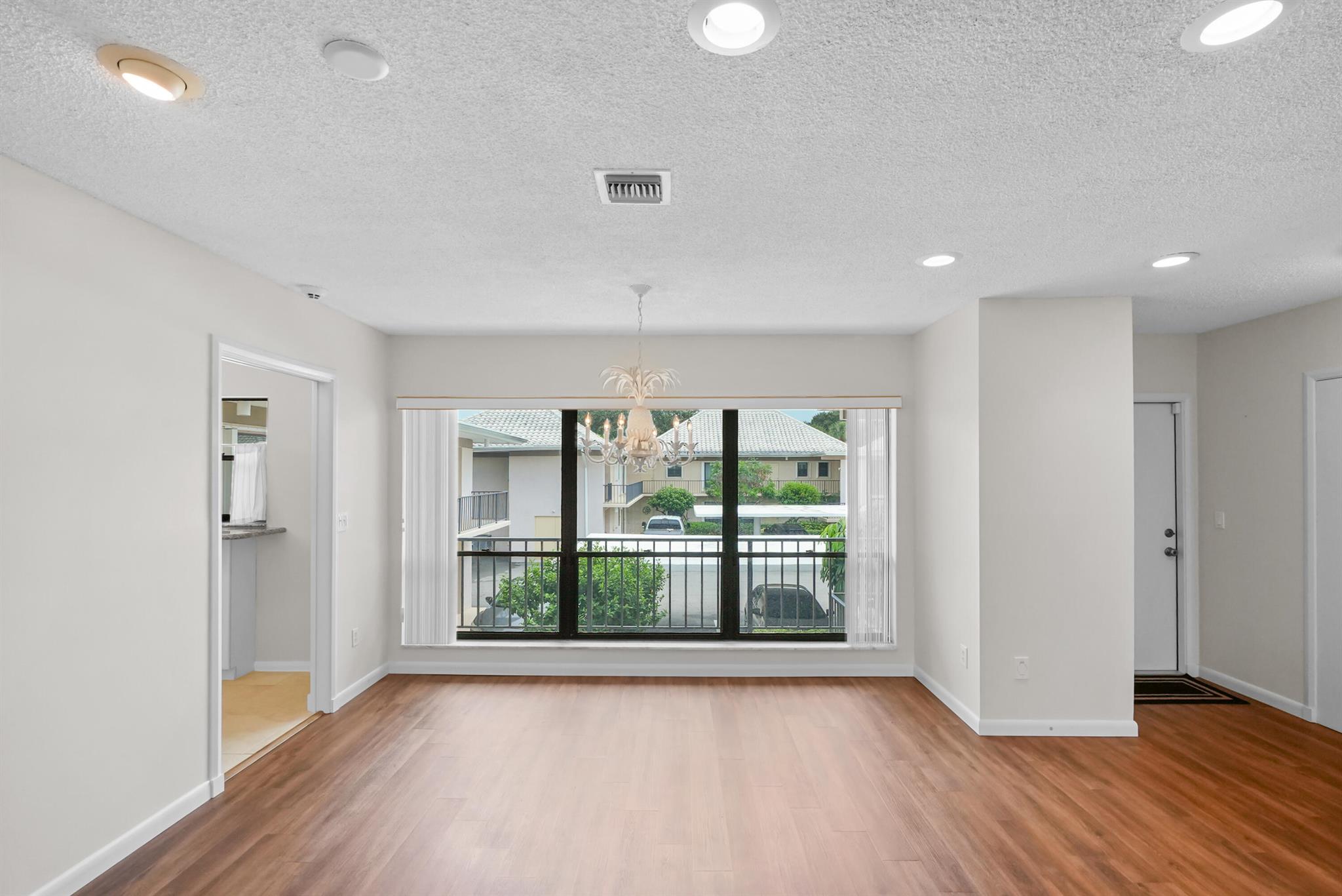 16 SE Turtle Crk Dr #E Tequesta, FL 33469