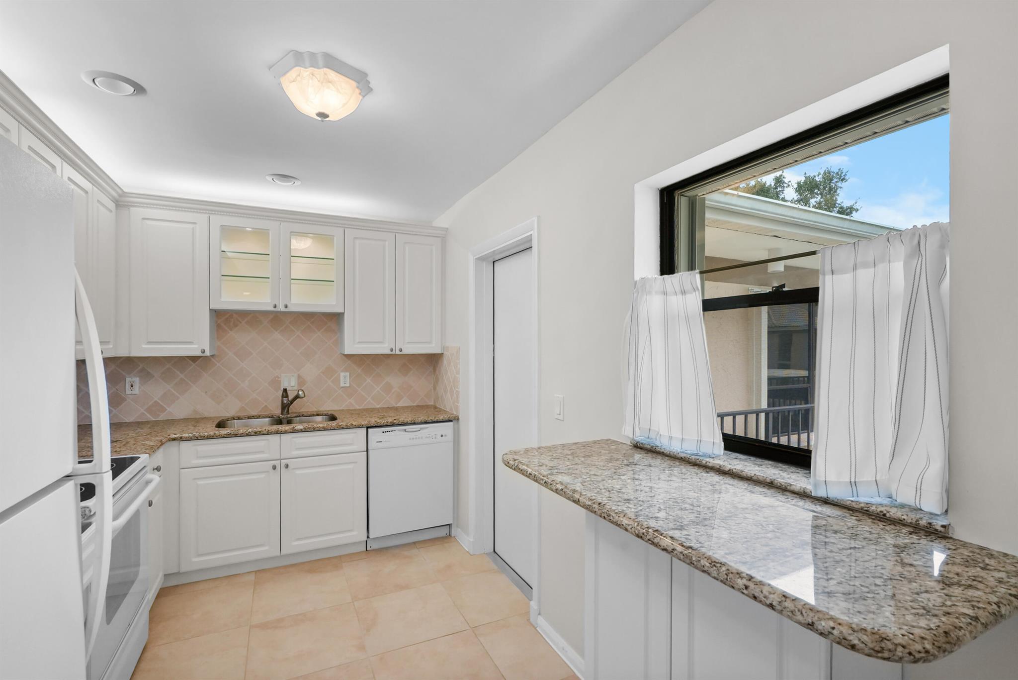 16 SE Turtle Crk Dr #E Tequesta, FL 33469