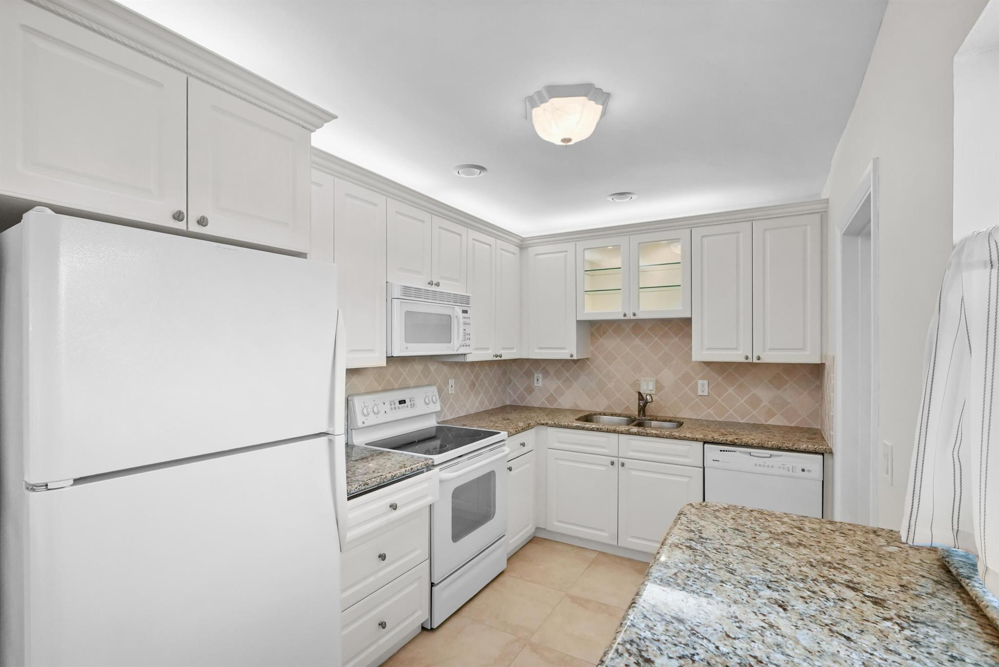 16 SE Turtle Crk Dr #E Tequesta, FL 33469