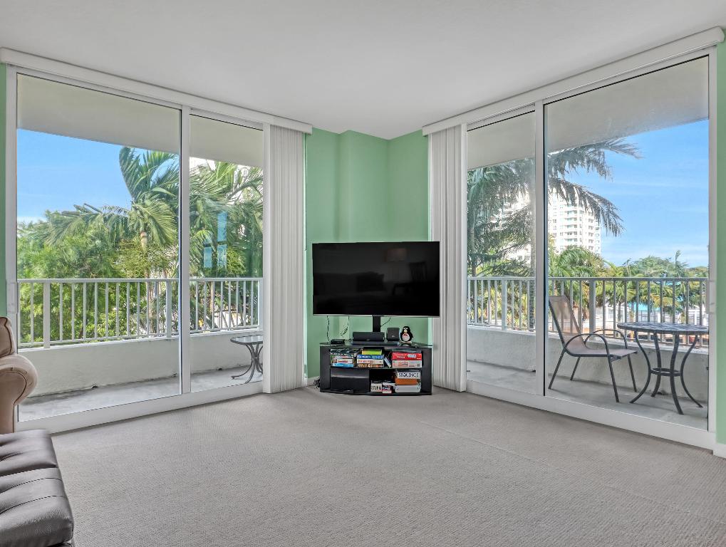 700 E Boynton Bch Blvd #312 Boynton Beach, FL 33435