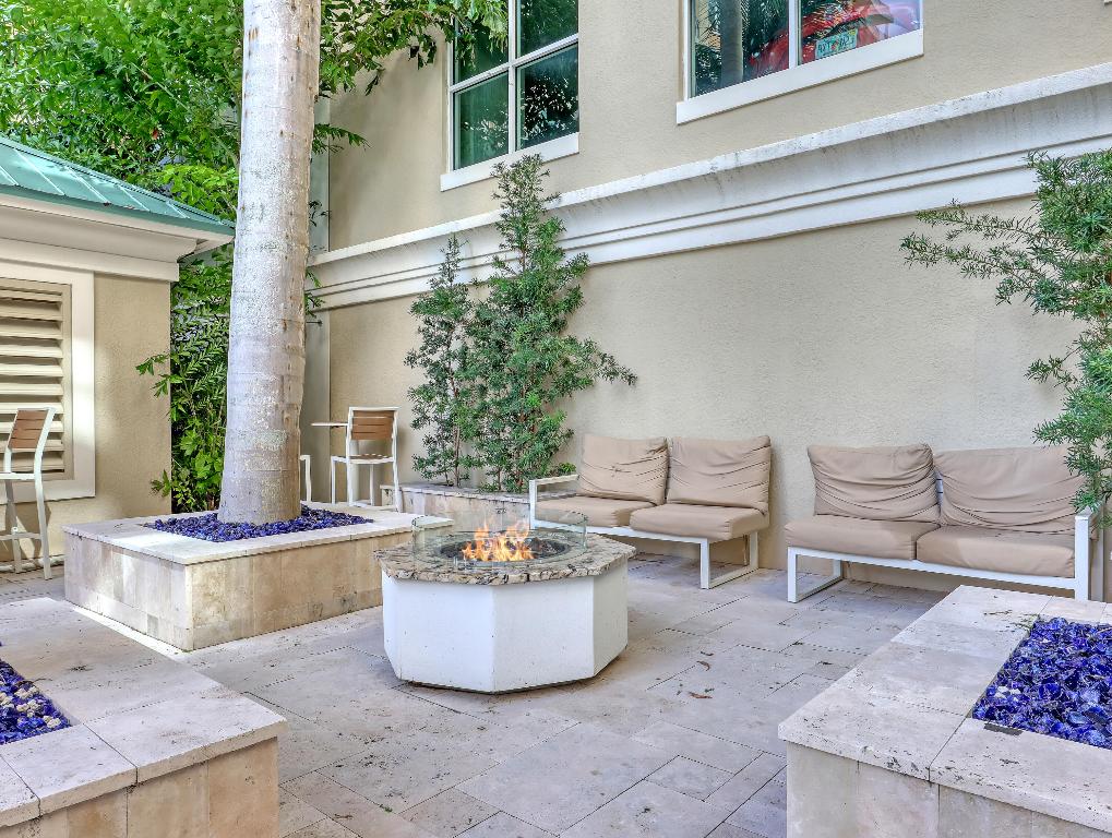 700 E Boynton Bch Blvd #312 Boynton Beach, FL 33435