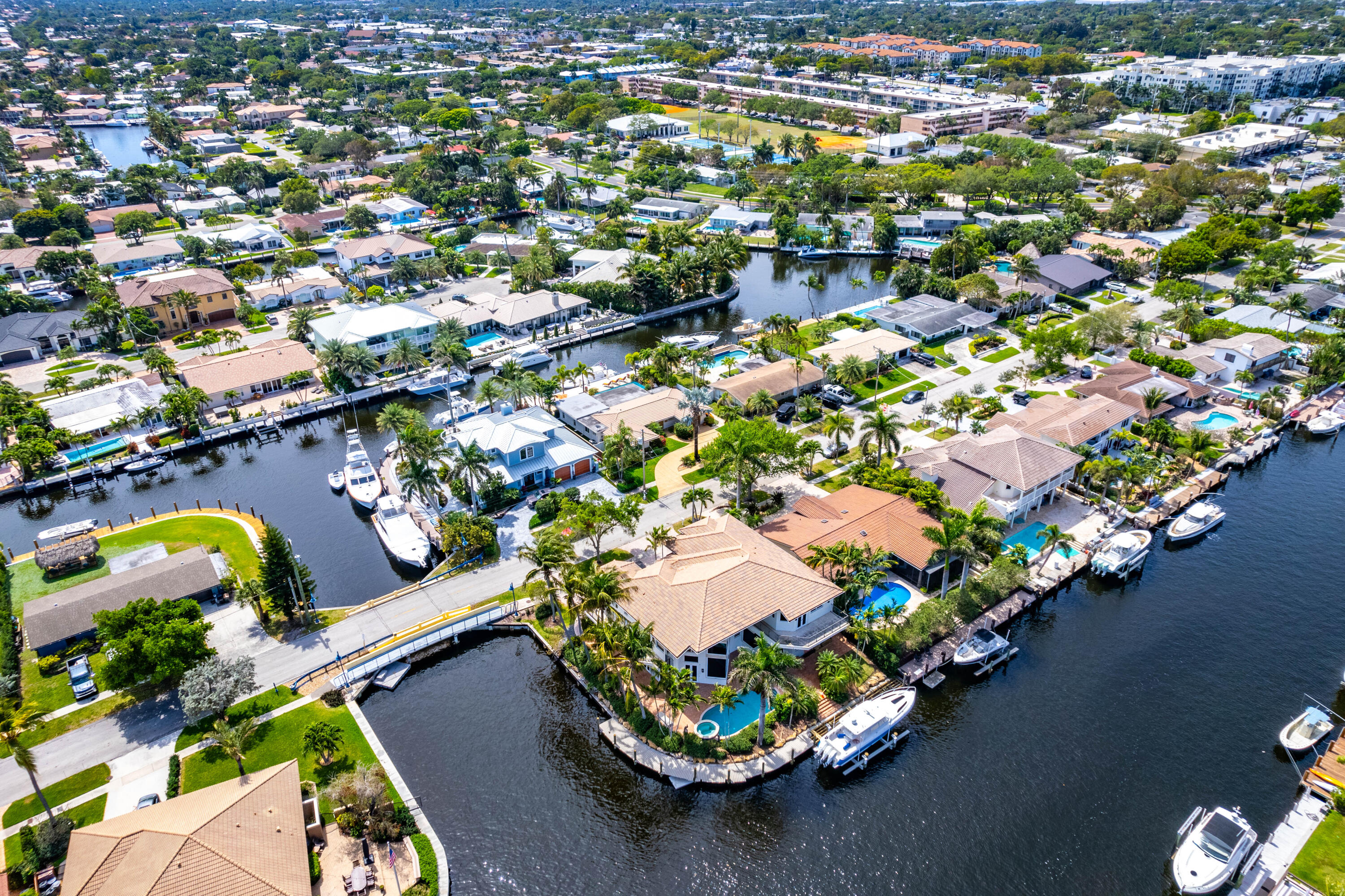 2330 NE 48th Lighthouse Point, FL 33064