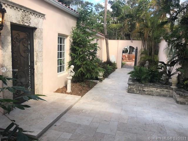 1110 Alhambra Cir