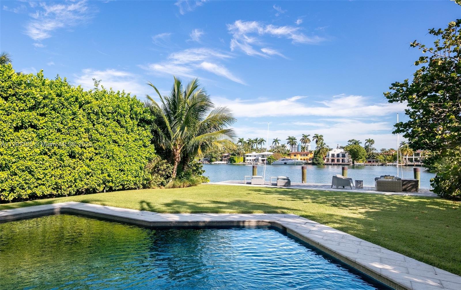 441 E Dilido Dr