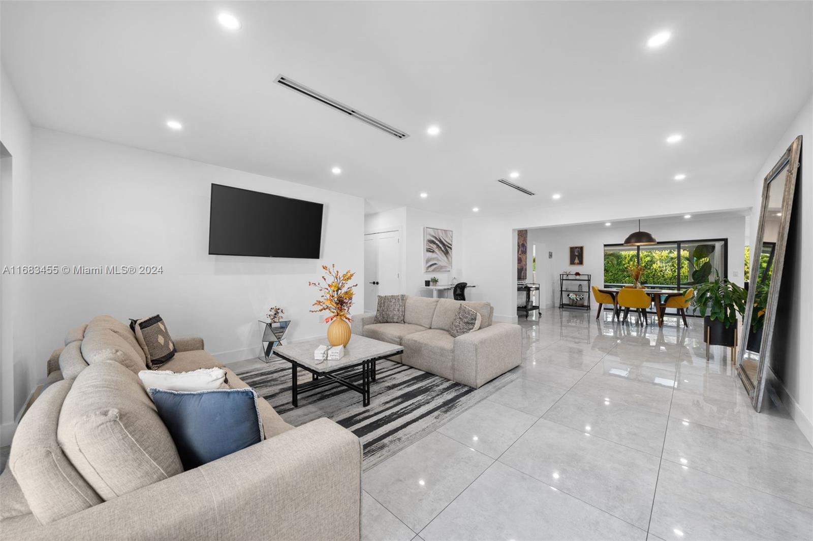 861 NE 82nd St Miami, FL 33138