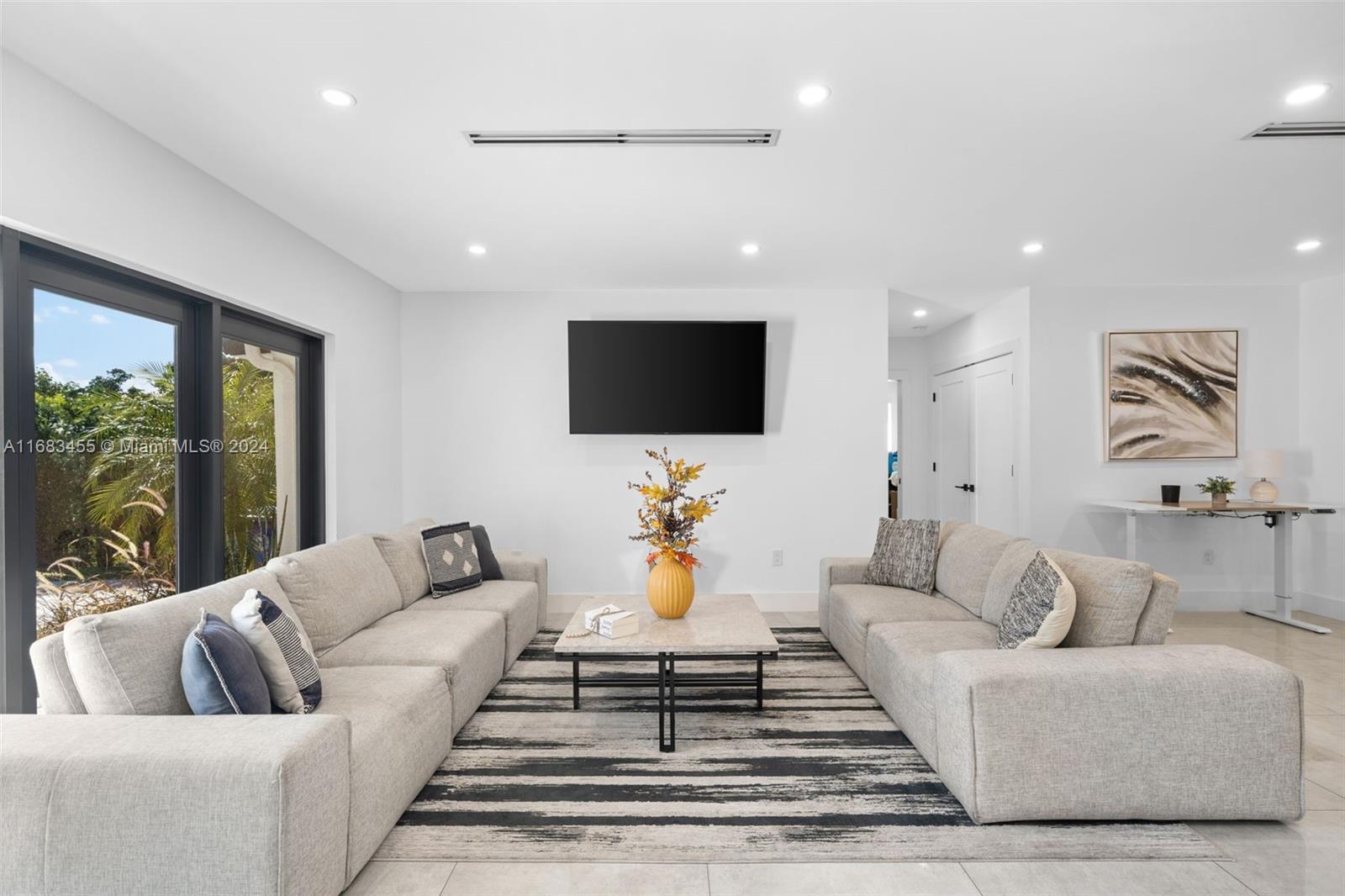 861 NE 82nd St Miami, FL 33138