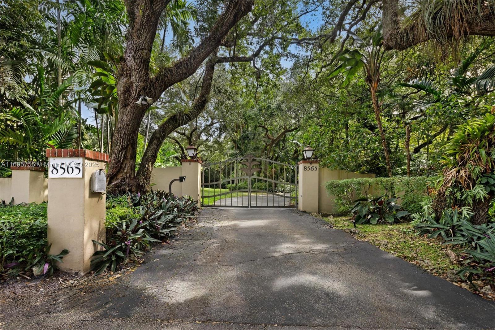 8565 Old Cutler Rd Coral Gables, FL 33143