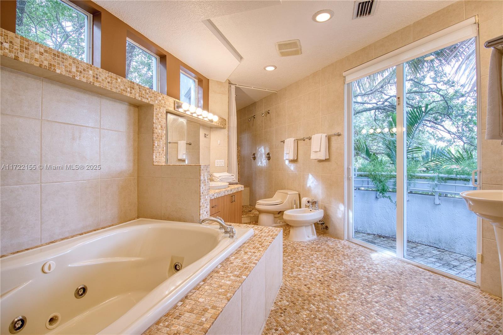 2200 Lincoln Ave Miami, FL 33133