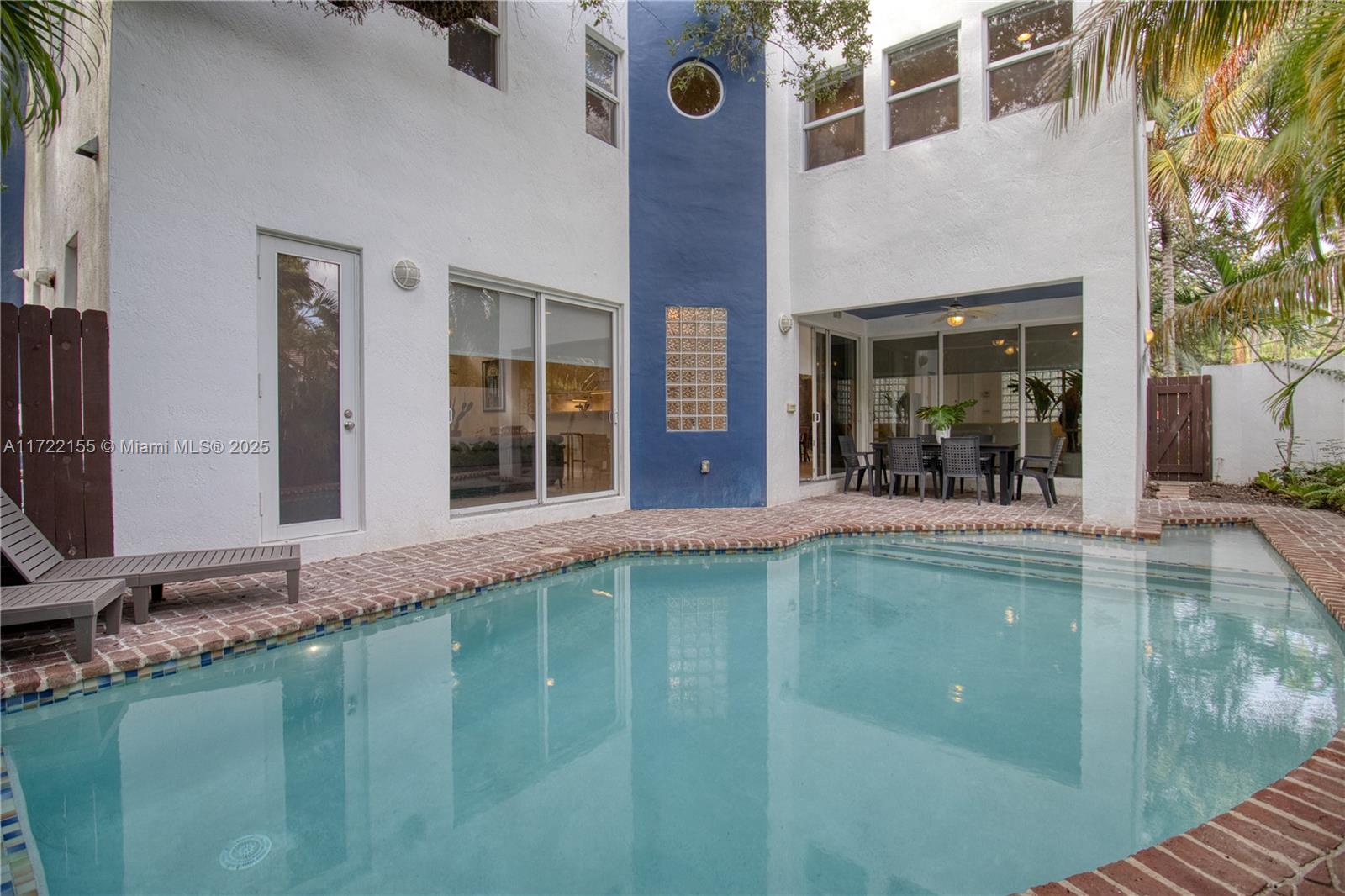 2200 Lincoln Ave Miami, FL 33133