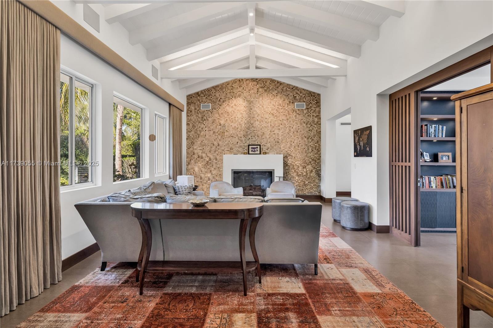 5763 N Bay Rd Miami Beach, FL 33140