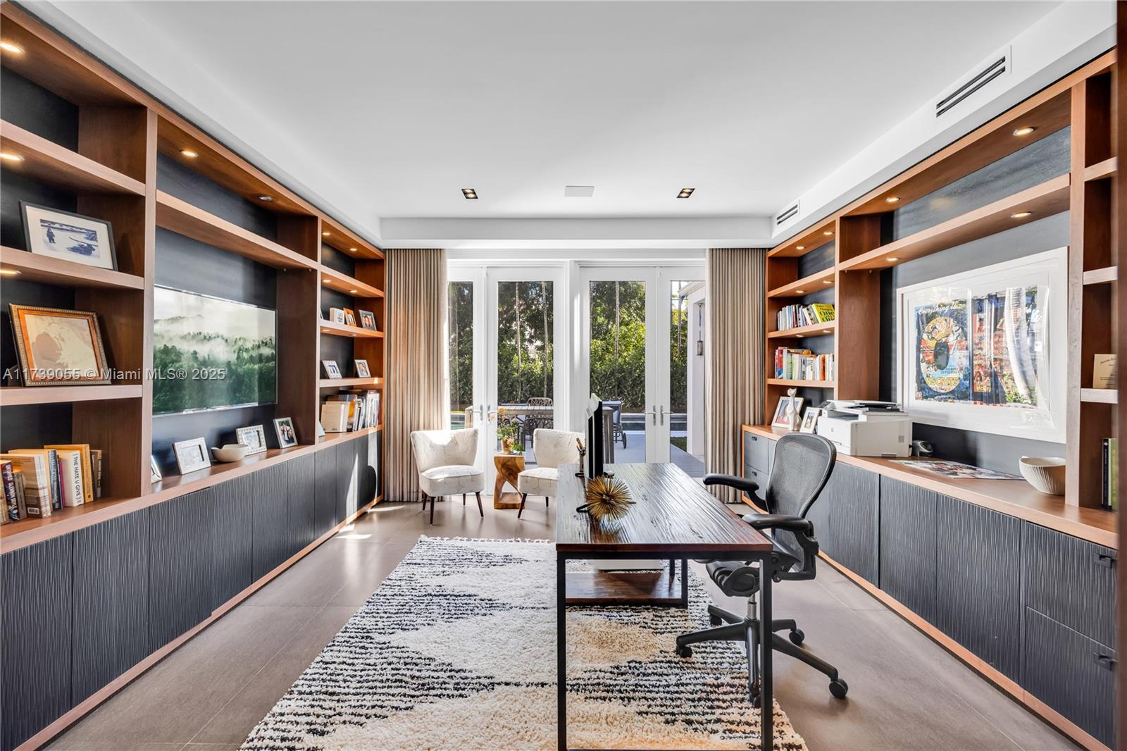 5763 N Bay Rd Miami Beach, FL 33140