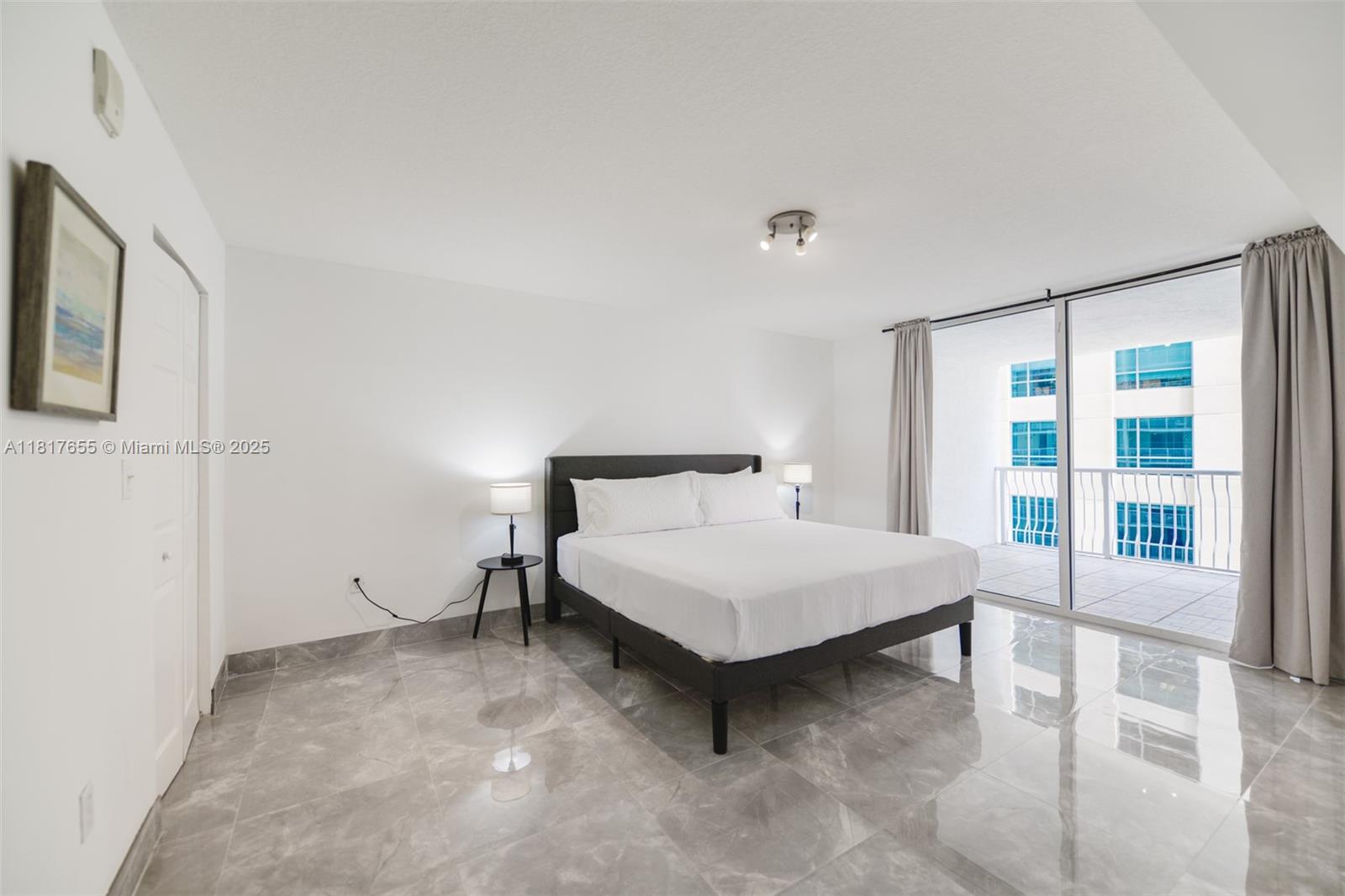 image THE CLUB AT BRICKELL BAY9