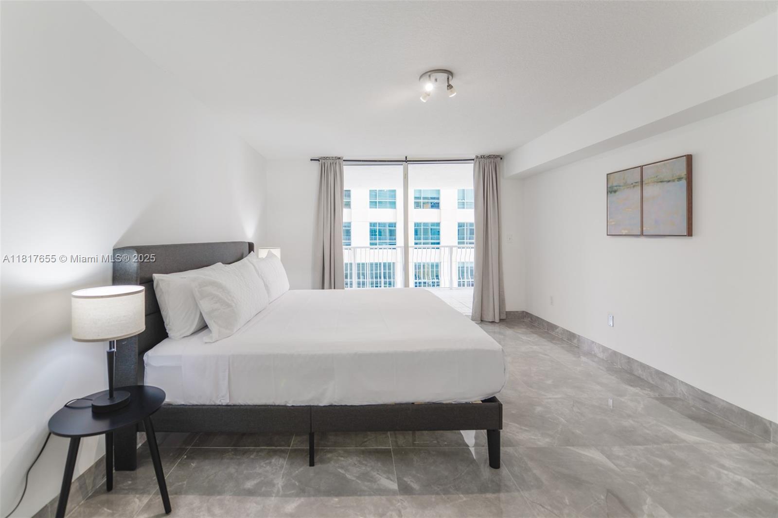 image THE CLUB AT BRICKELL BAY10