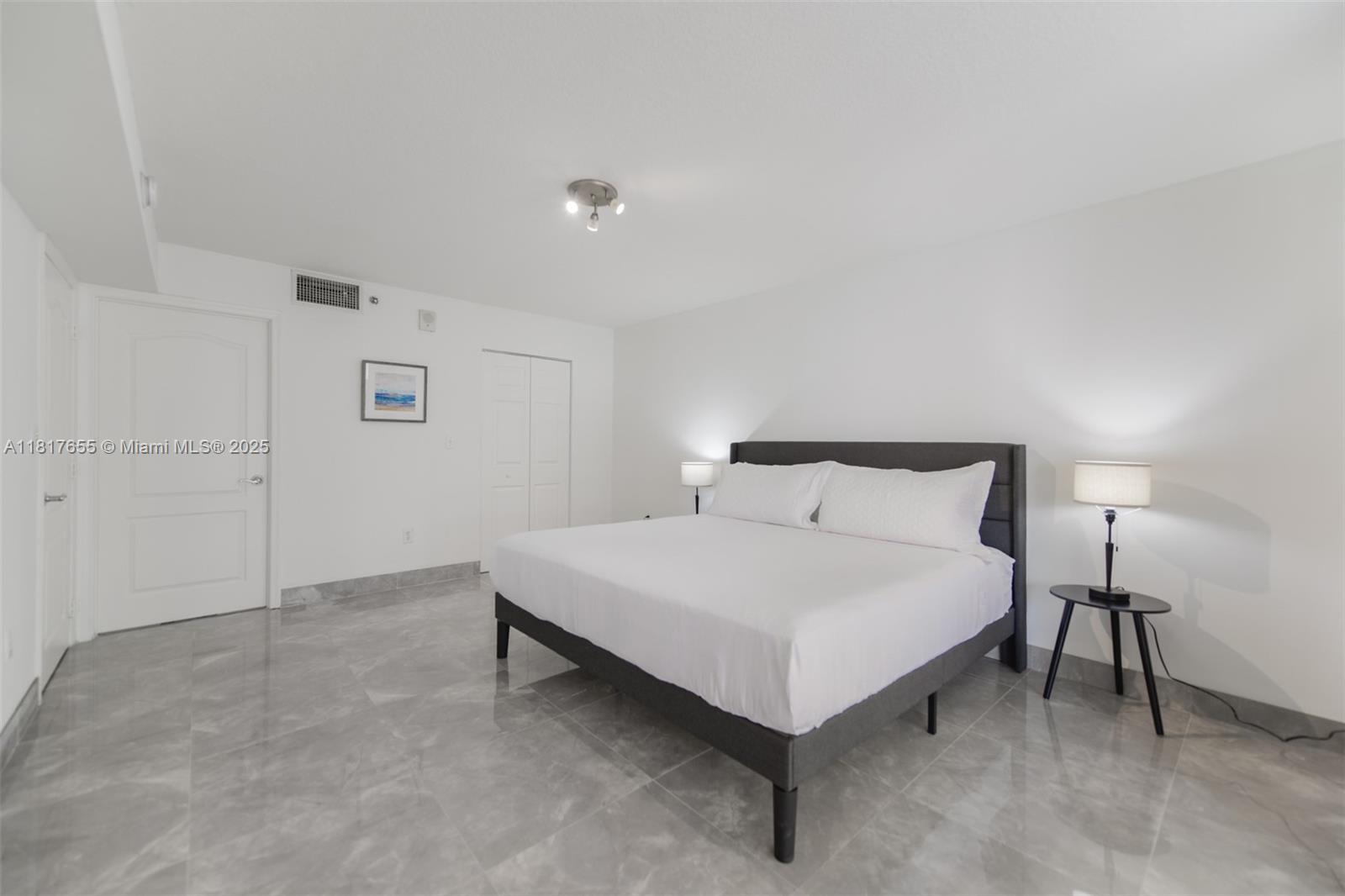 image THE CLUB AT BRICKELL BAY11