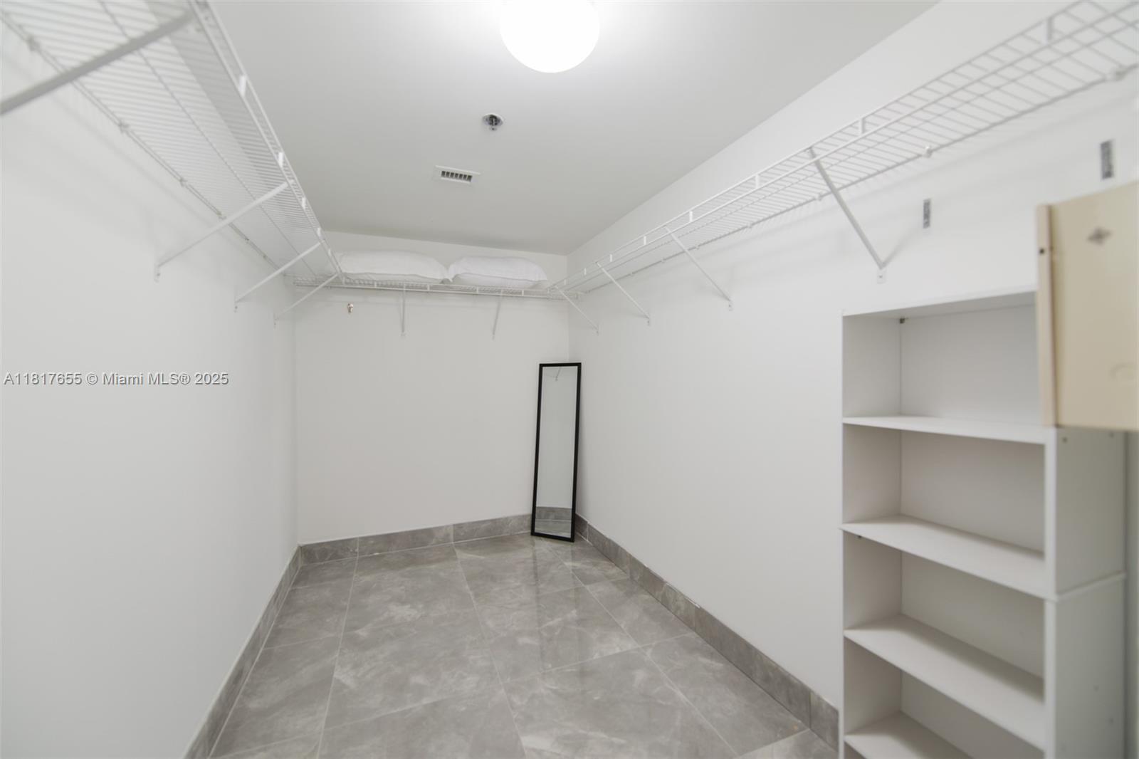 image THE CLUB AT BRICKELL BAY12