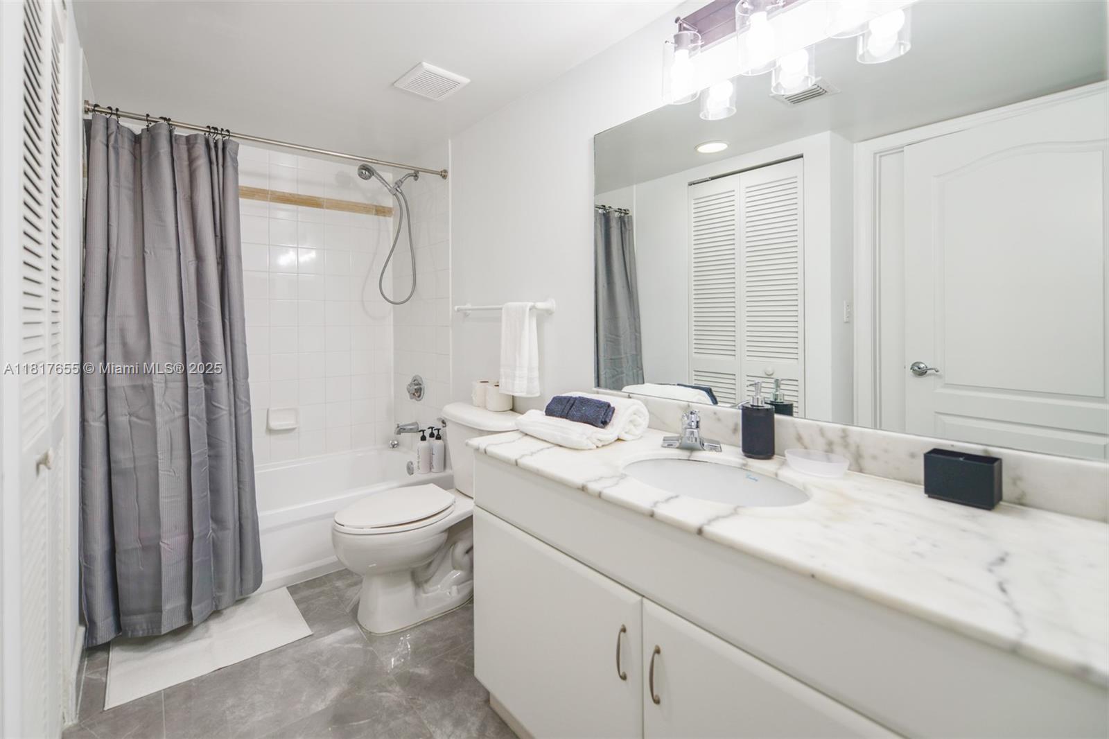 image THE CLUB AT BRICKELL BAY13