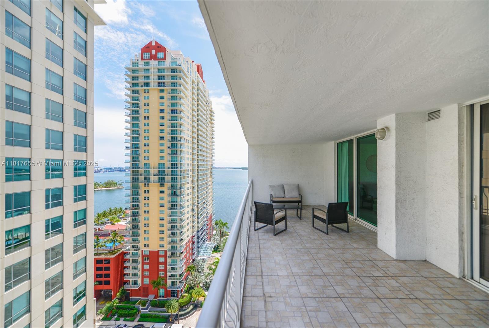 image THE CLUB AT BRICKELL BAY15