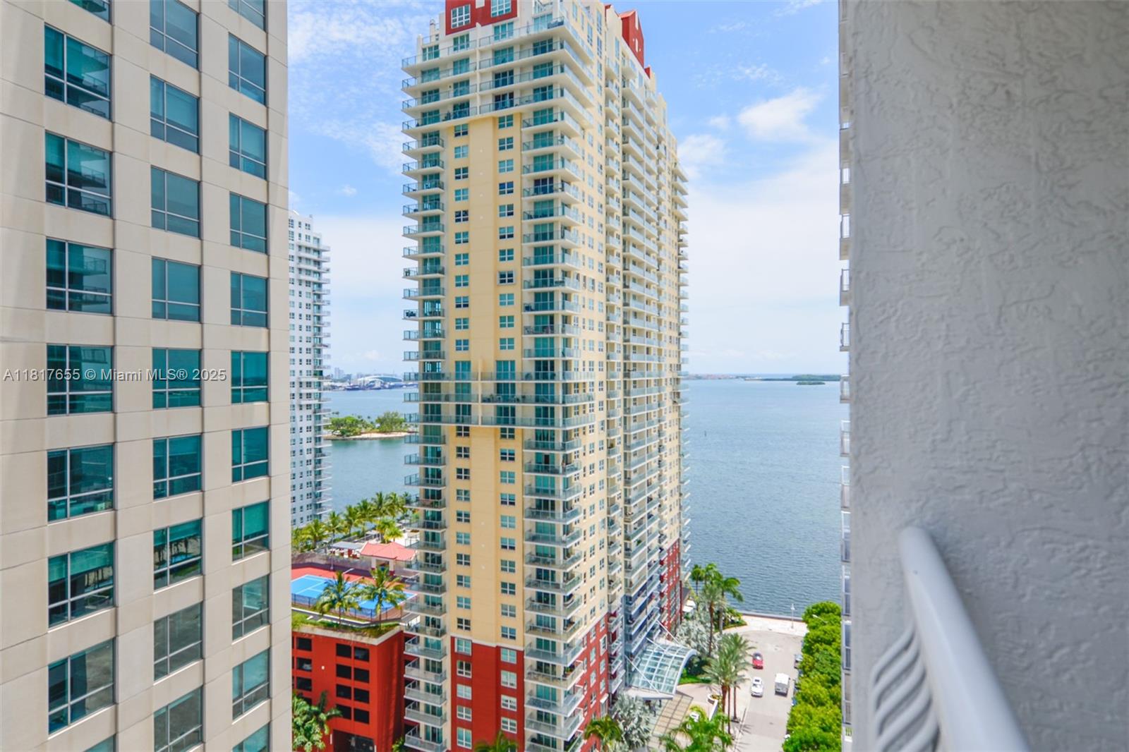 image THE CLUB AT BRICKELL BAY18