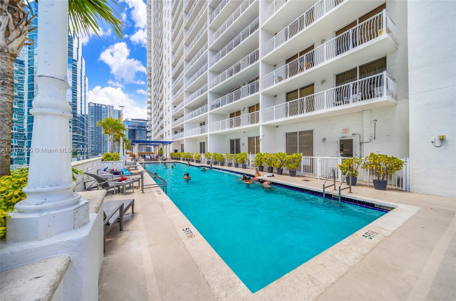 image THE CLUB AT BRICKELL BAY20