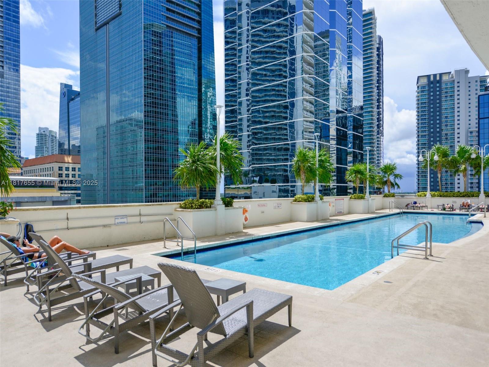image THE CLUB AT BRICKELL BAY21