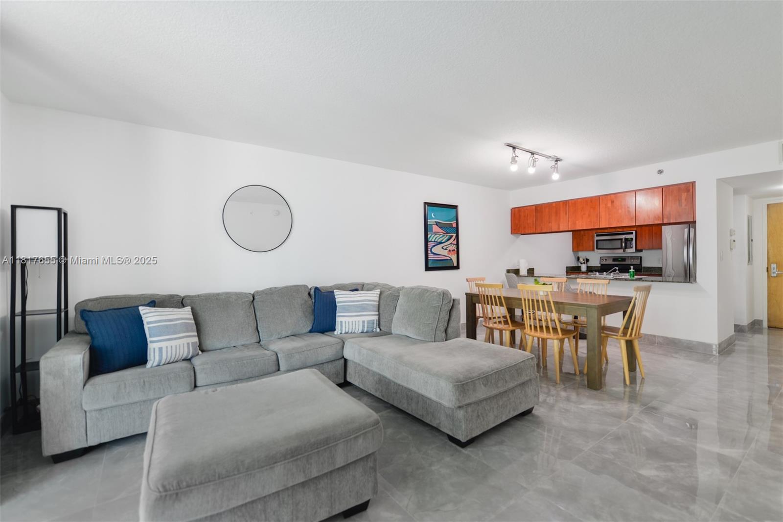 image THE CLUB AT BRICKELL BAY2