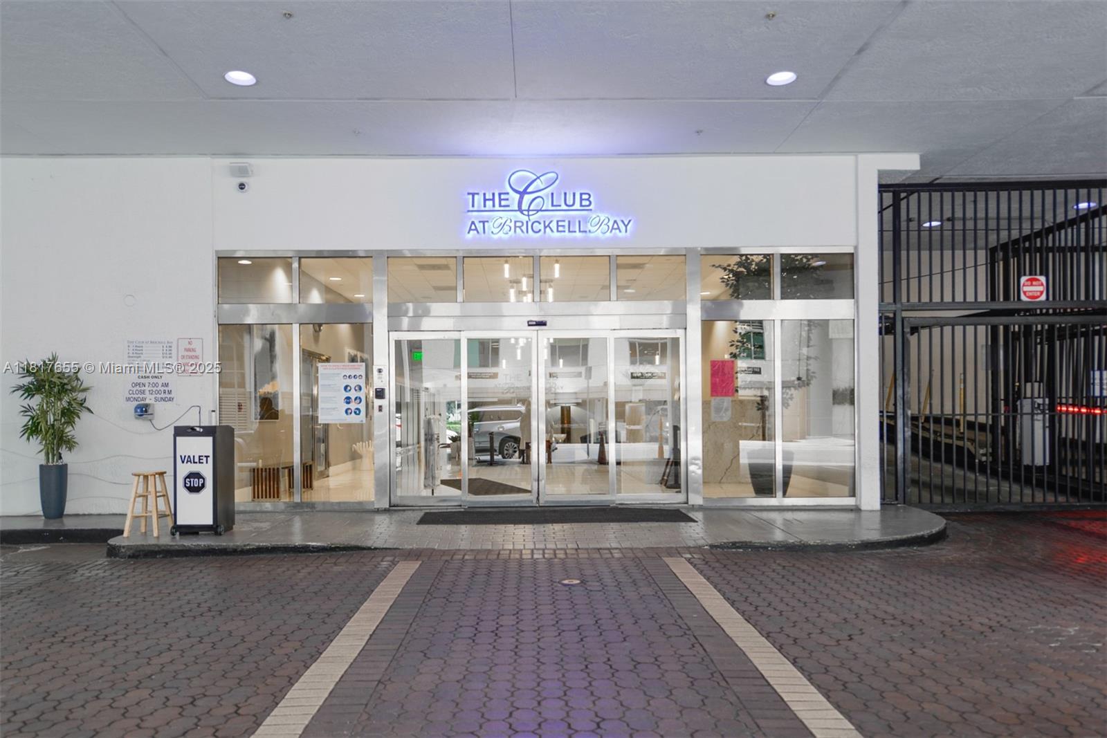 image THE CLUB AT BRICKELL BAY37