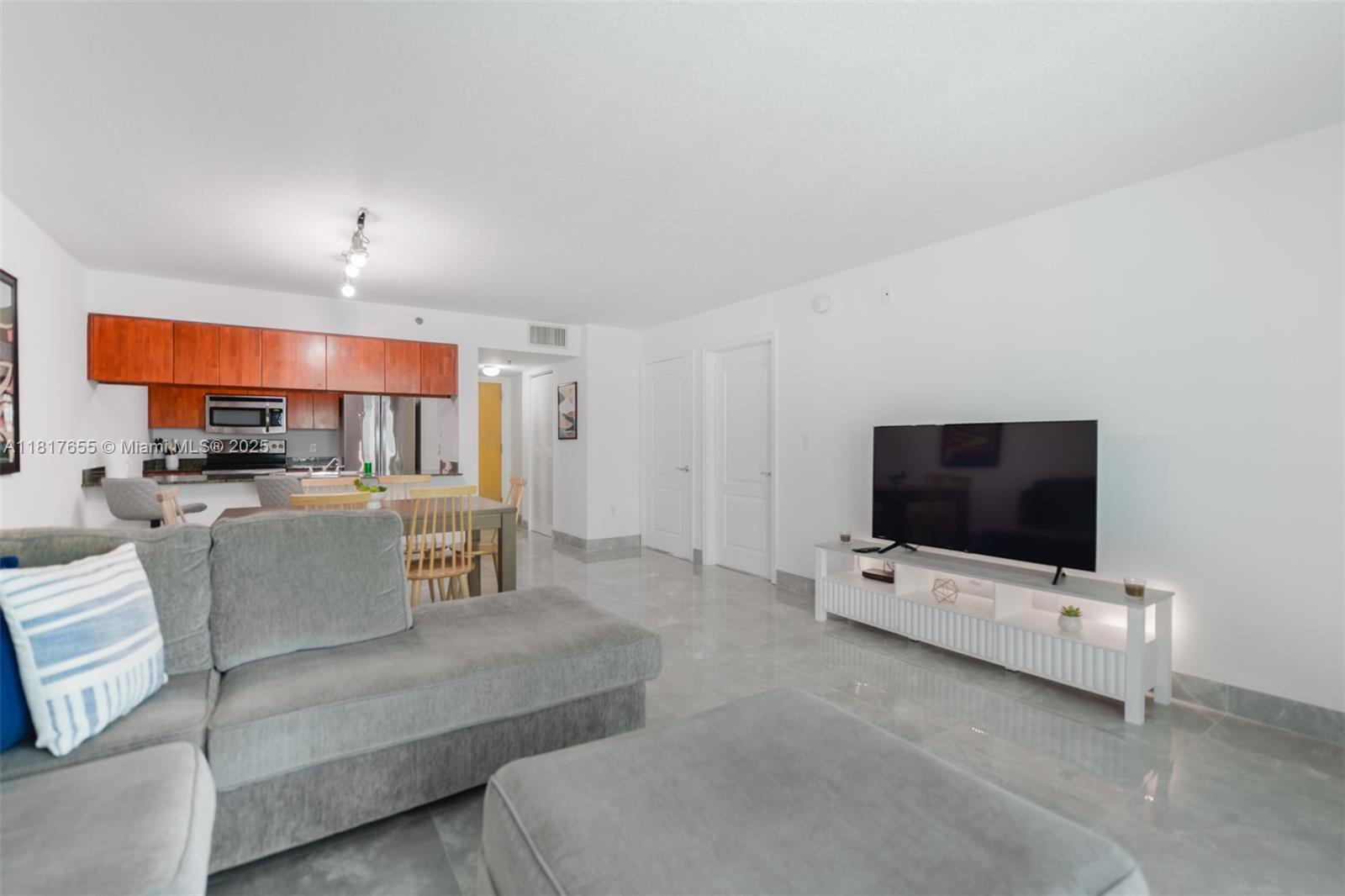 image THE CLUB AT BRICKELL BAY3