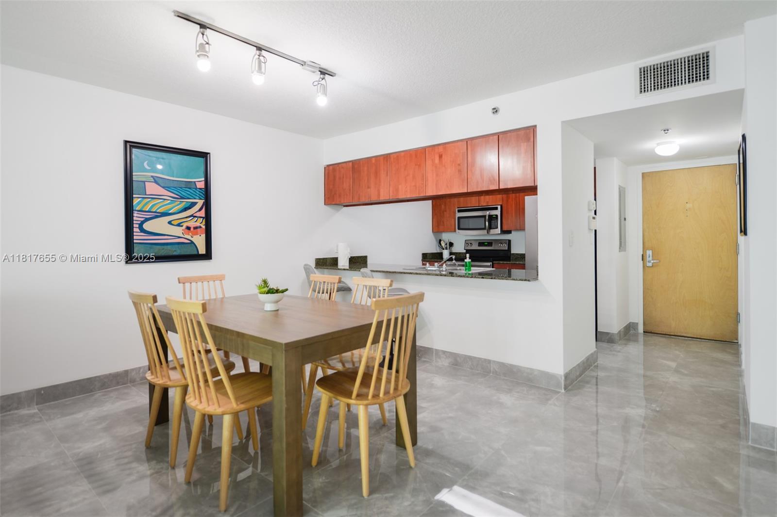 image THE CLUB AT BRICKELL BAY4