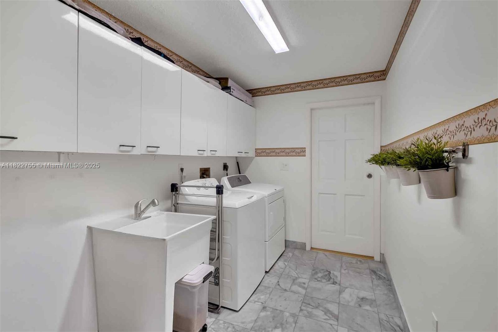 7080 SW 98th Ave Miami, FL 33173