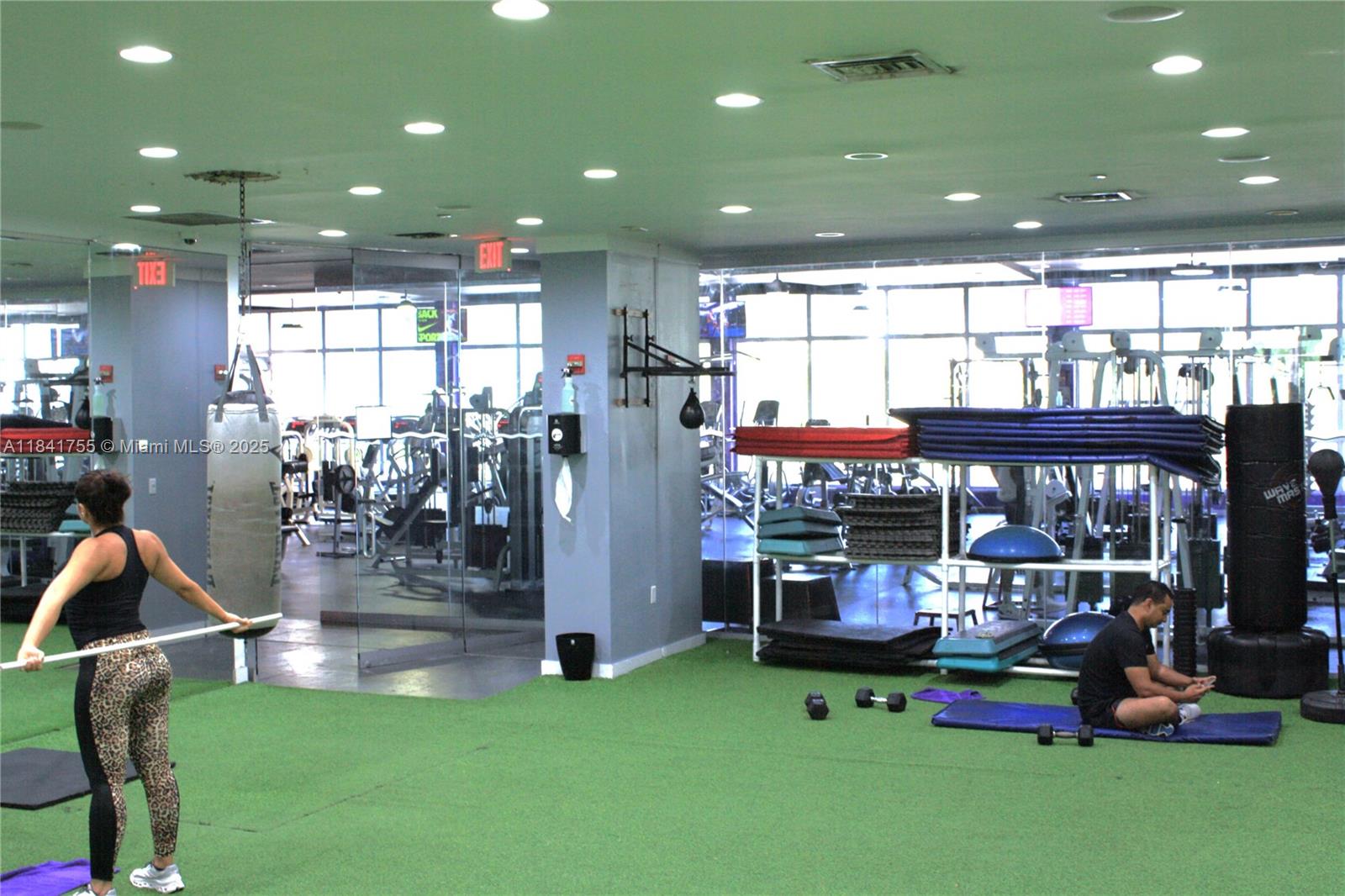 image MIRADOR 1035 CONDO24